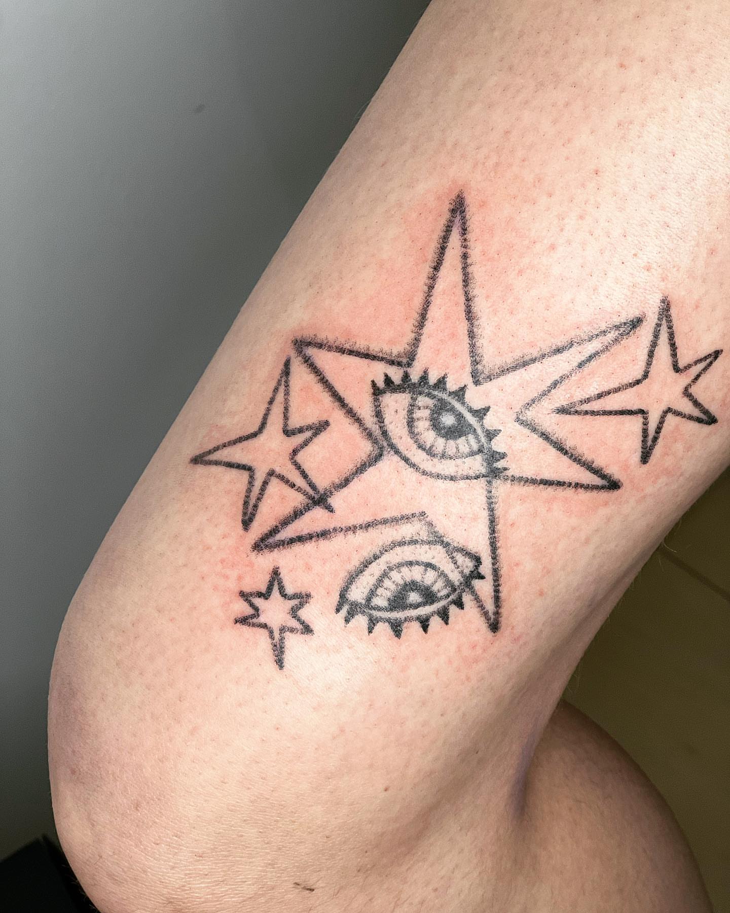 Tattoo by @deuxmainstattoo — black_and_grey