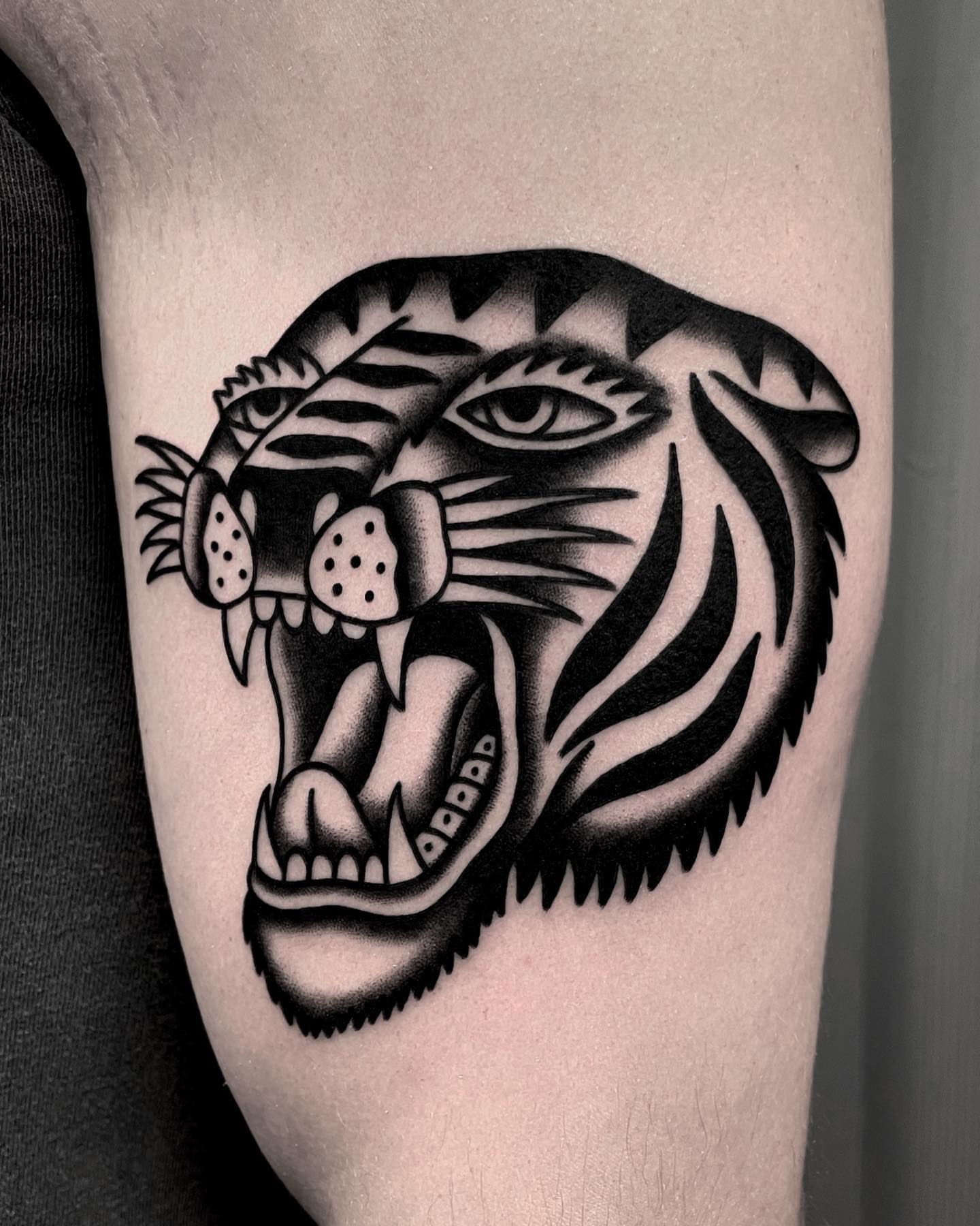 Roaring tiger black and grey tattoo on the forearm by Jenn ★ Reid