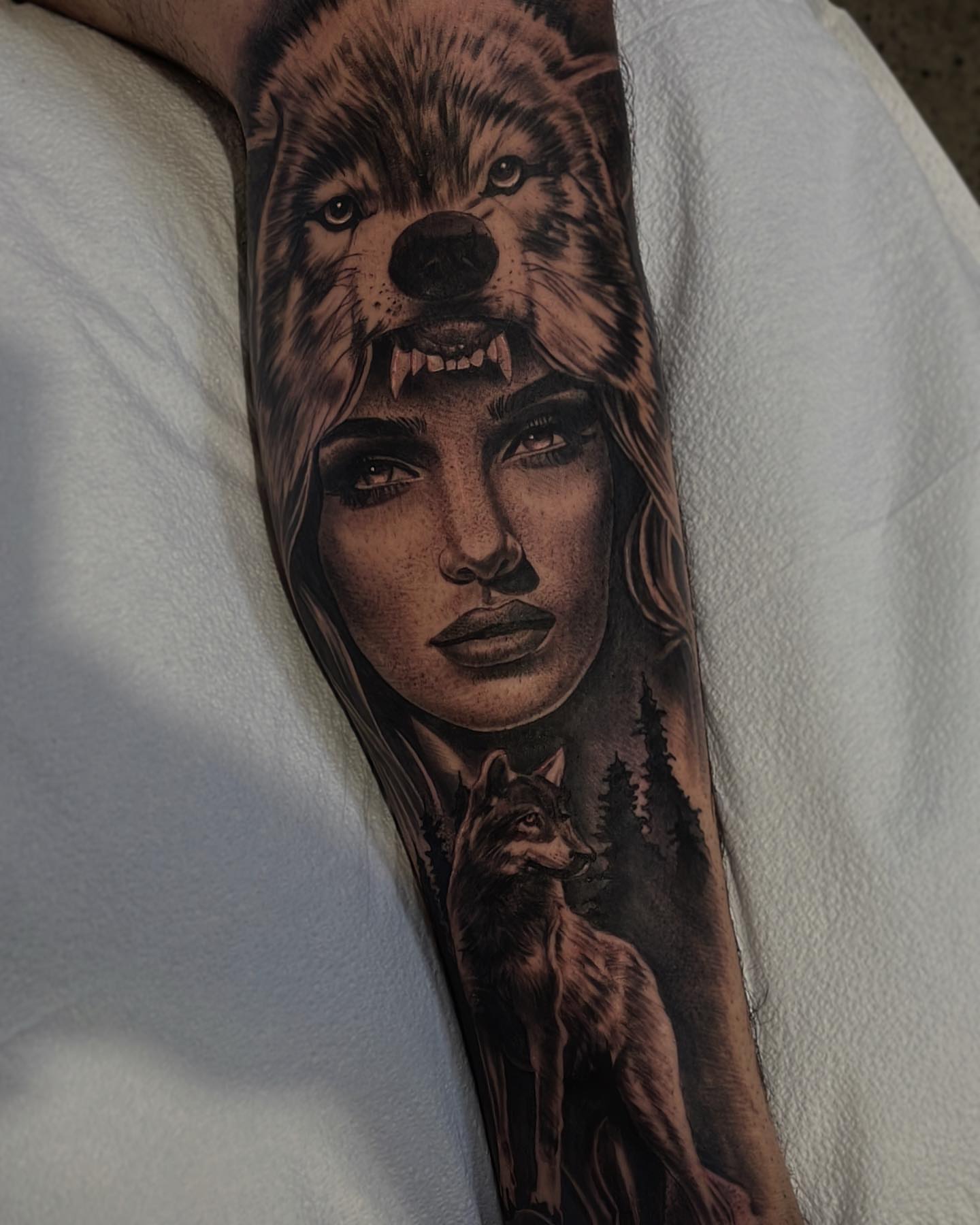 Woman with wolf realism tattoo on the forearm by Andy