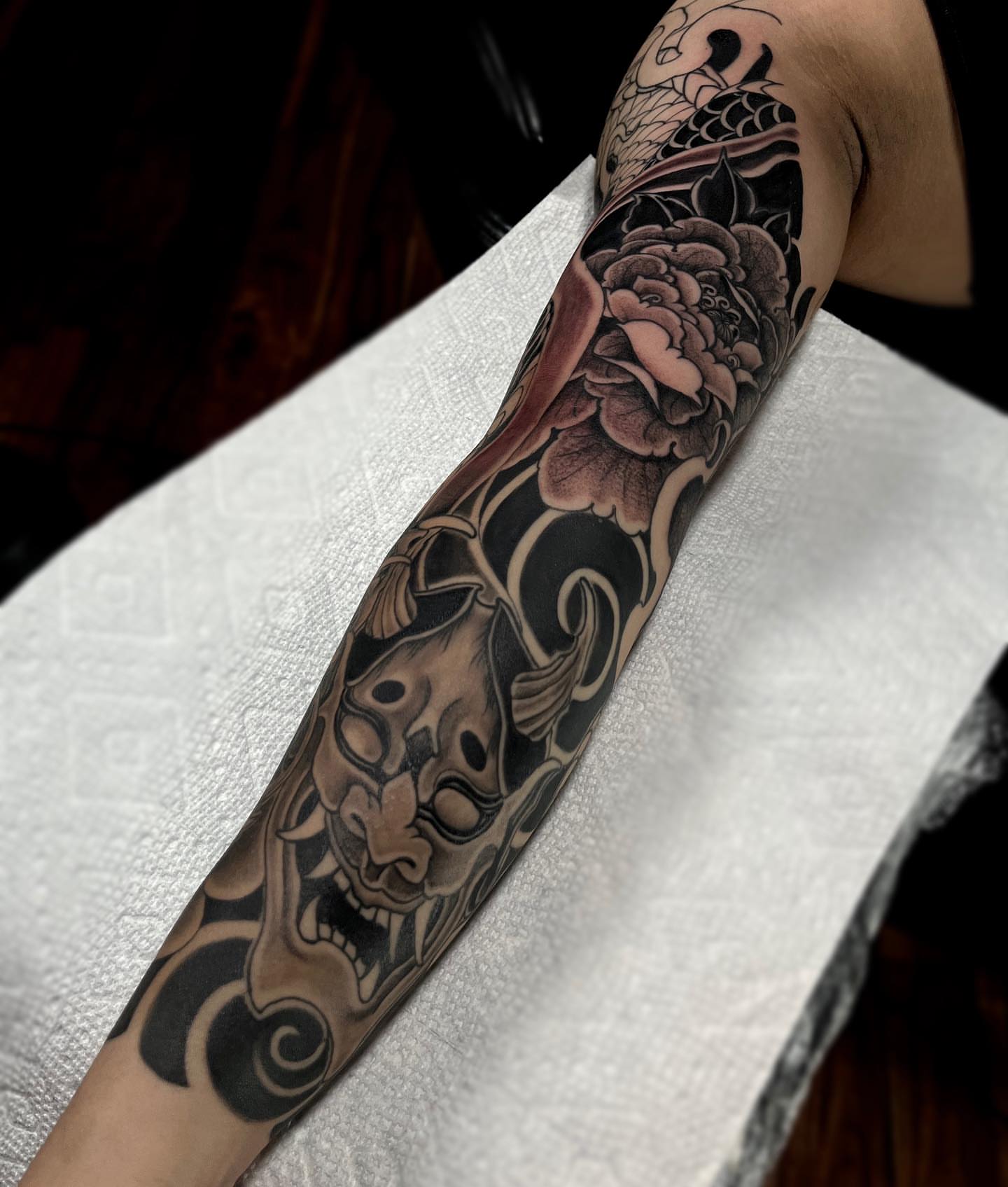 Skull and floral japanese irezumi tattoo on the forearm by Daniel Gutierrez