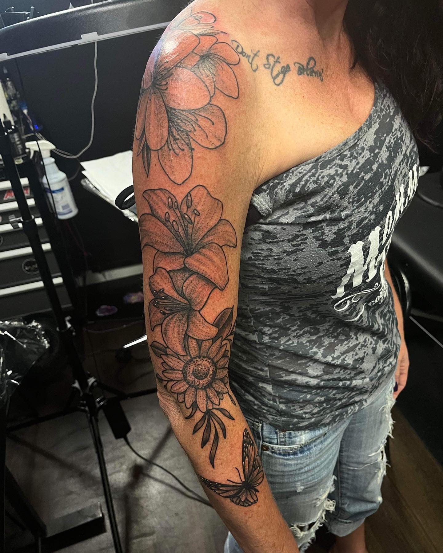 Tattoo by @kontakt90 — dotwork