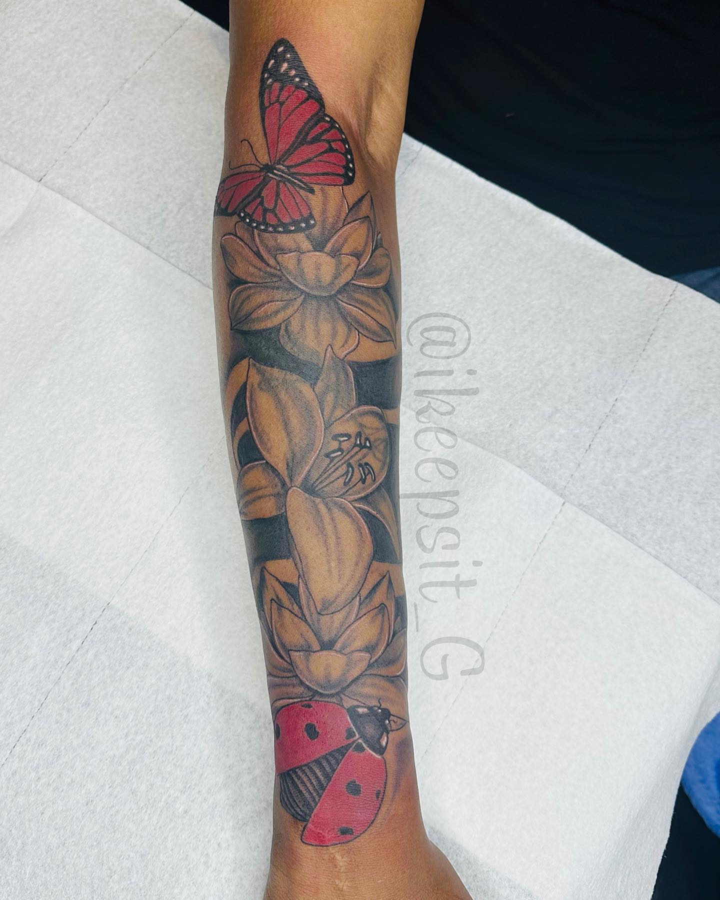 Tattoo by @ikeepsit_g — realism, dotwork