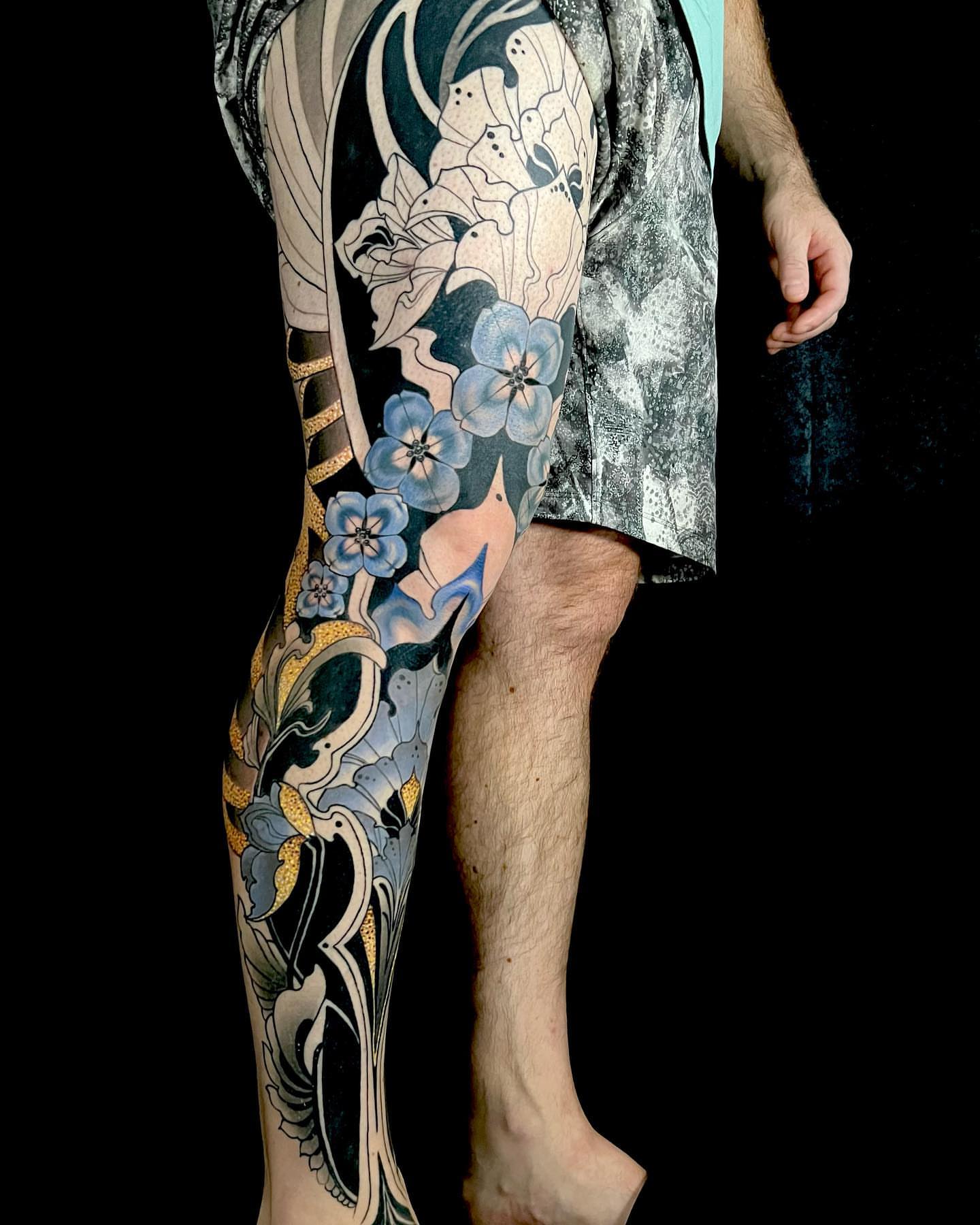Floral design japanese irezumi tattoo on the leg by Laura Babsie
