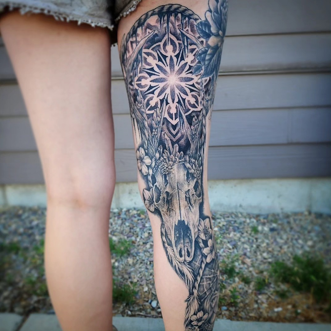 Tattoo by @junkyardyouth — black_and_grey, geometric