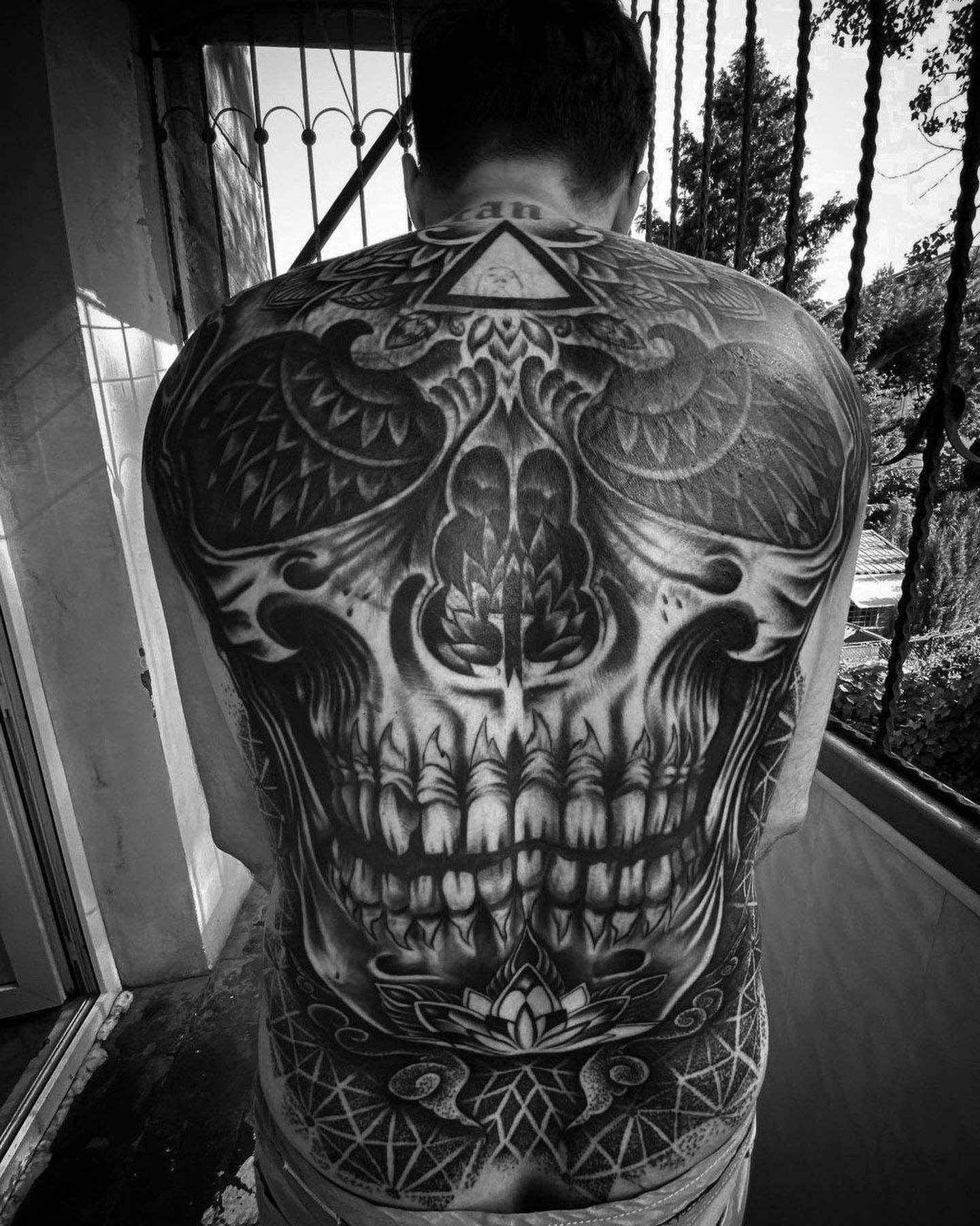 Skull realism tattoo on the back by ππππππ