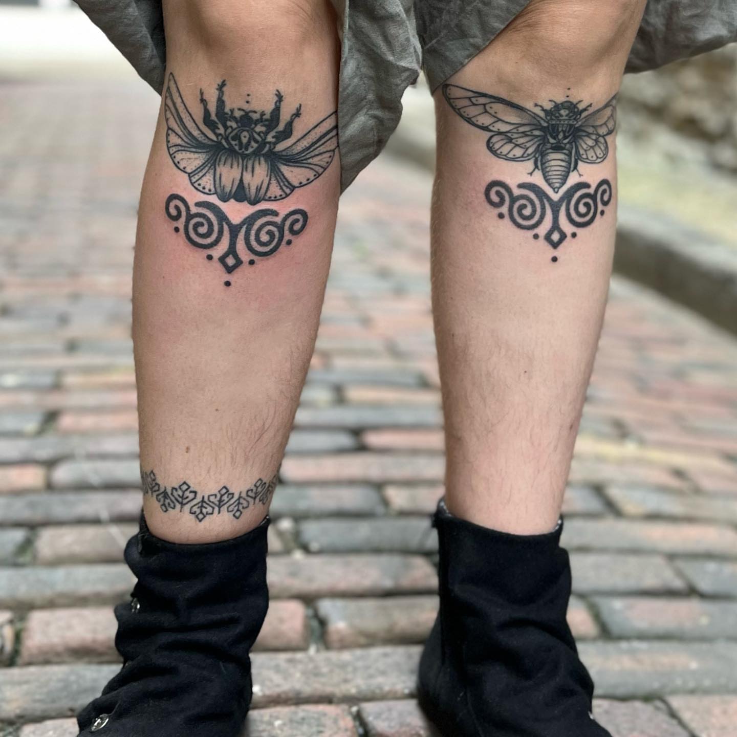 Insect and swirls geometric tattoo on the leg by kevvy