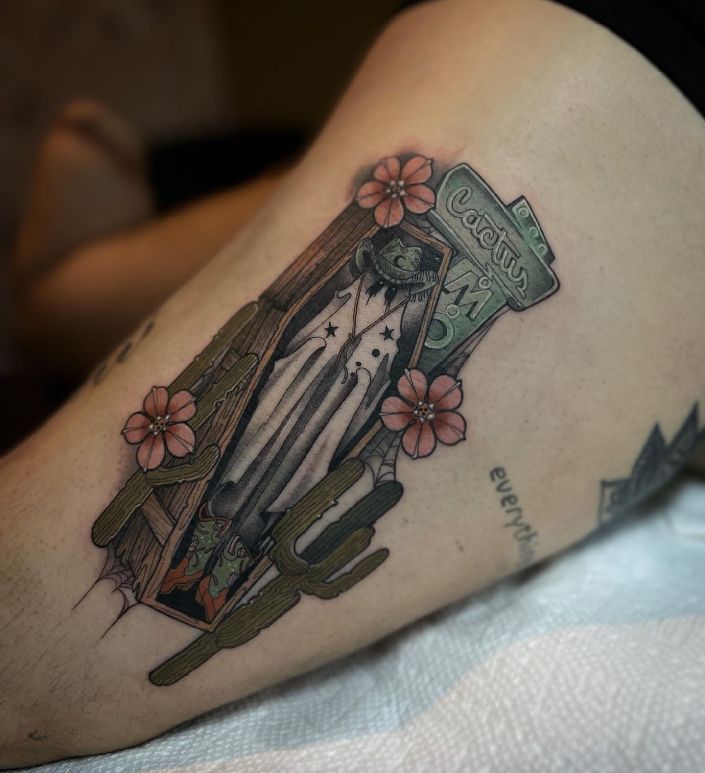 Cowboy skeleton American traditional tattoo on the thigh by 𝑅𝑒𝑒𝓈𝒶 𝐿𝓎𝓃𝓃 ₊ ⊹❀