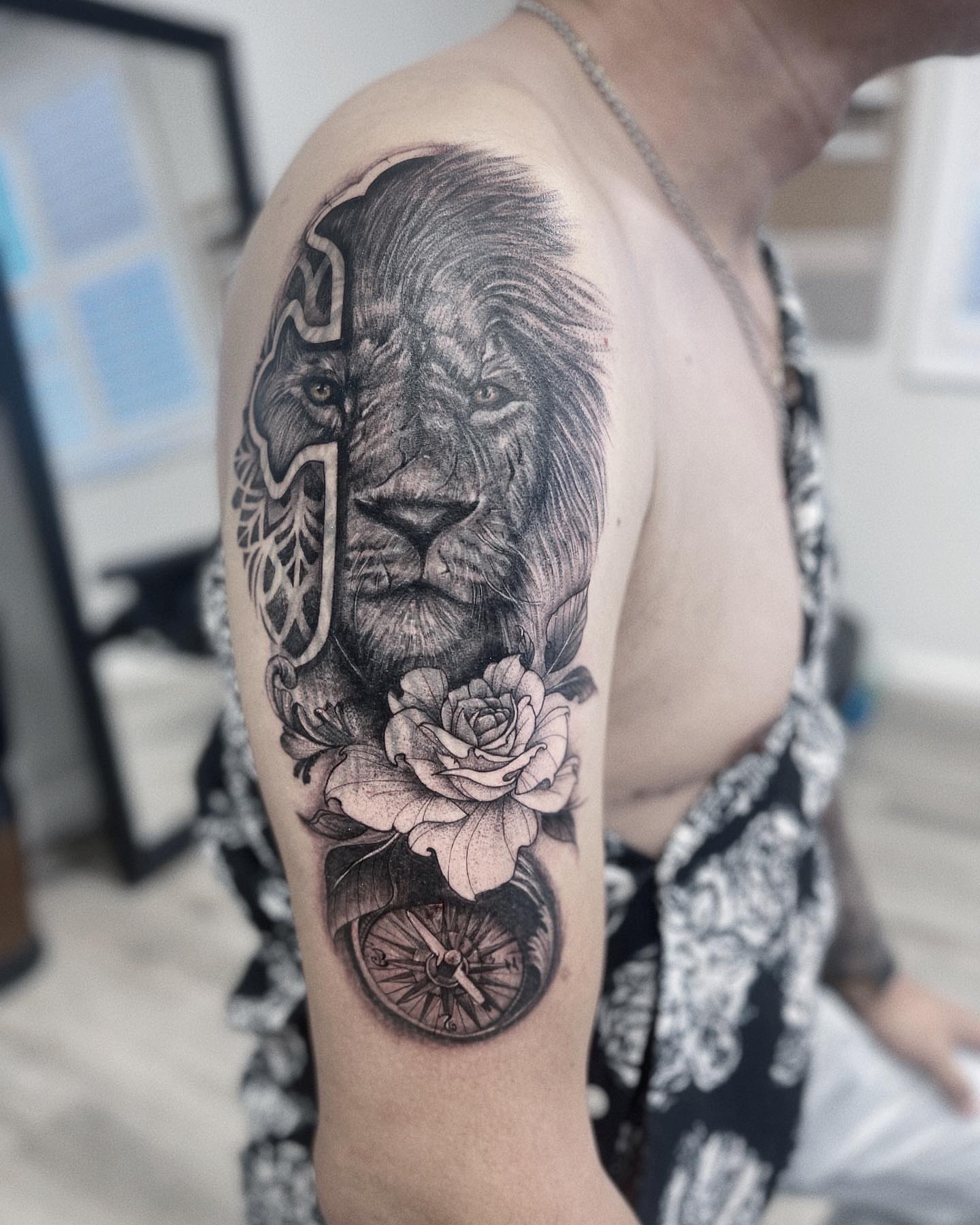 Lion and rose realism tattoo on the upper arm by New Root Ink _Studio