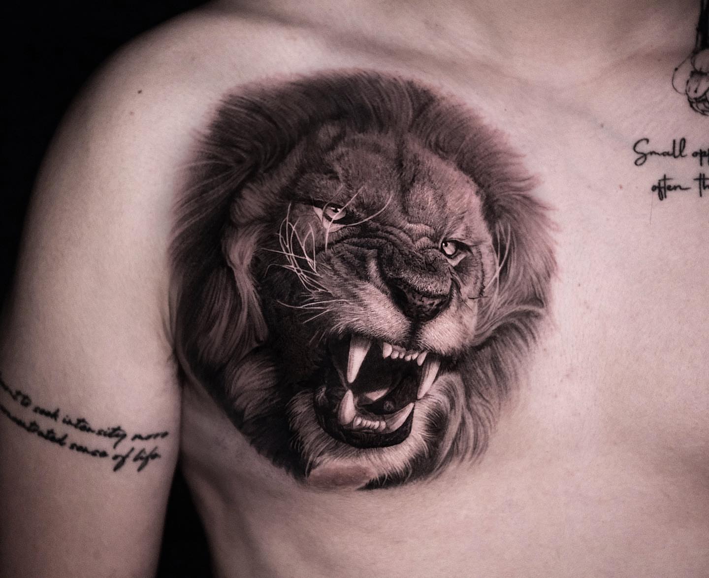 Roaring lion realism tattoo on the chest by Dopamine