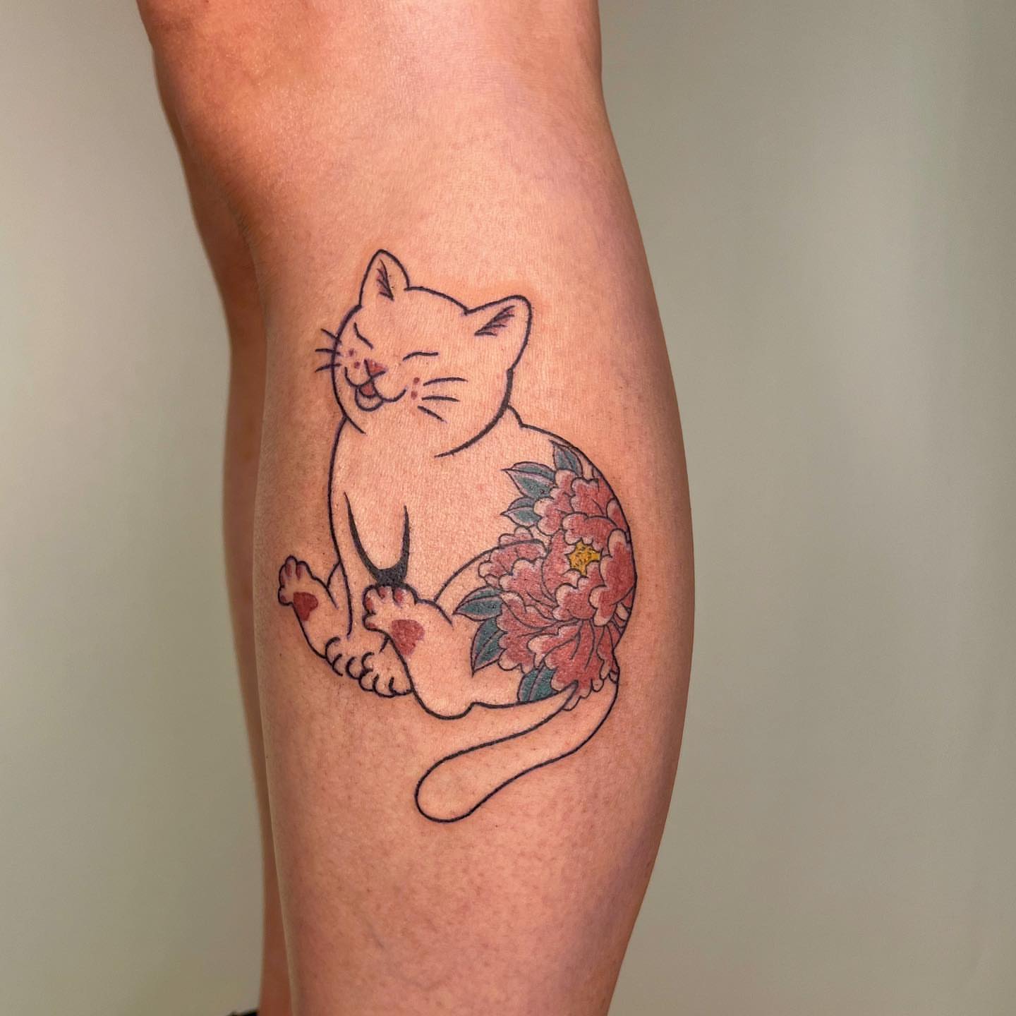 Cat with flowers American traditional tattoo on the forearm by ππ²π΅π π§ - π£πͺπ½π½πΈπΈ ππ»π½π²πΌπ½