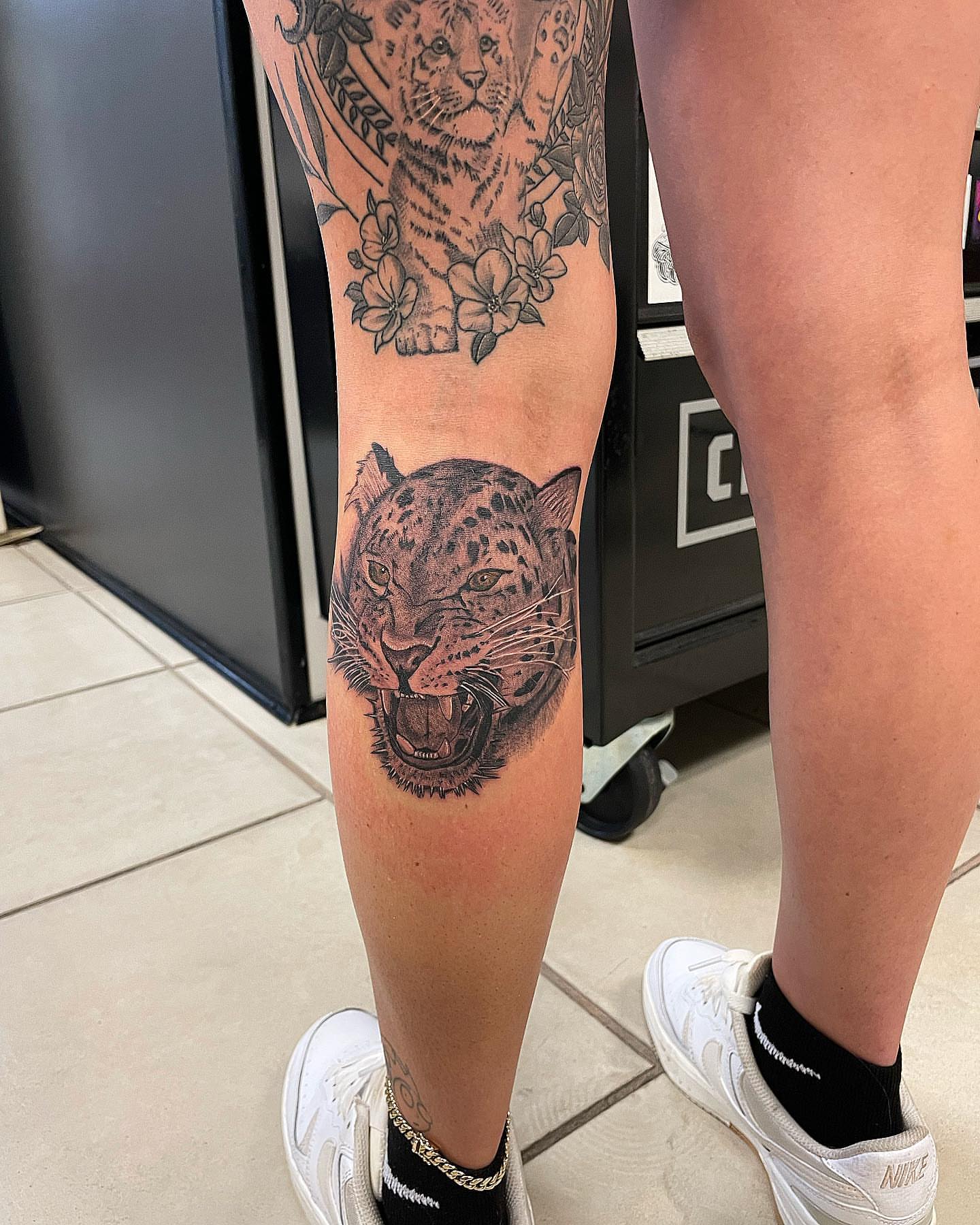 Leopard realism tattoo on the leg by Las Vegas Tattoo Artist