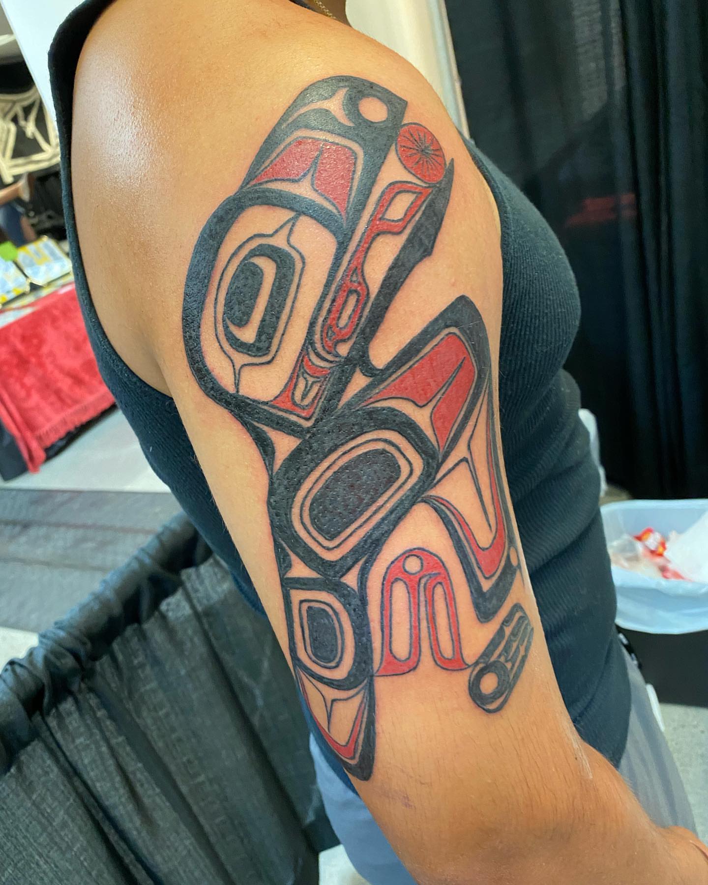 Tattoo by @huk_yuunsk_lang — geometric