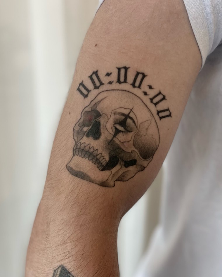 Tattoo by @lunafterdark.tattoos — black_and_grey