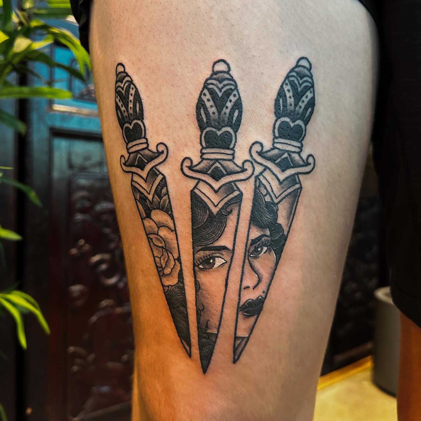 Three knives and woman's face geometric tattoo on the thigh by ๐๐๐๐พ๐ - (่พ็ๅ
)