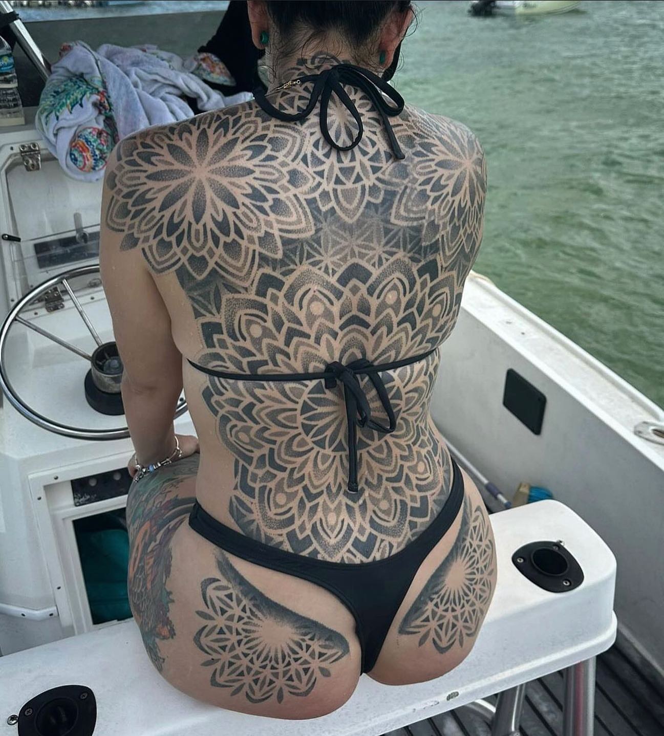Tattoo by @paul_schnellmynuts — dotwork, geometric