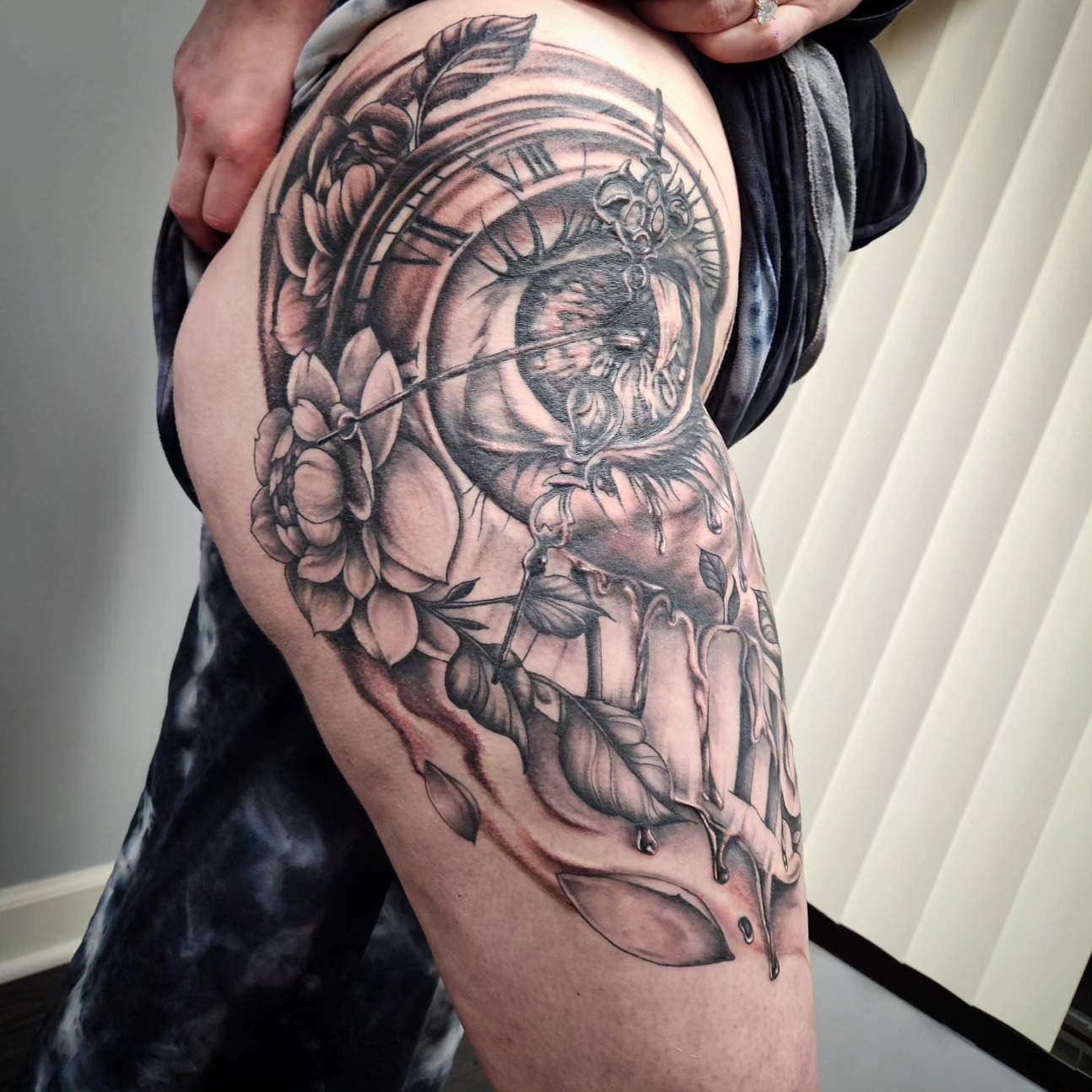 Clock and flowers realism tattoo on the thigh by Chicagoland Tattoo artist - Dany Rojas