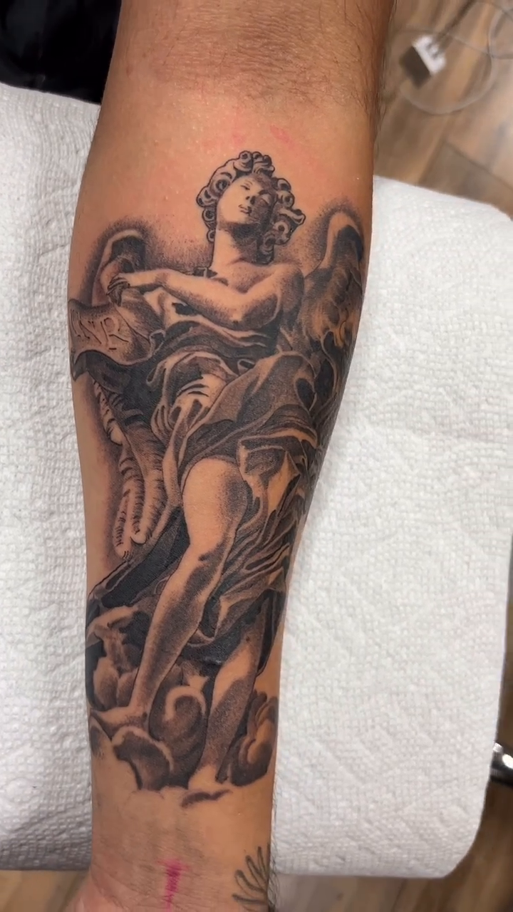 Tattoo by @lvp_arte — realism, black_and_grey
