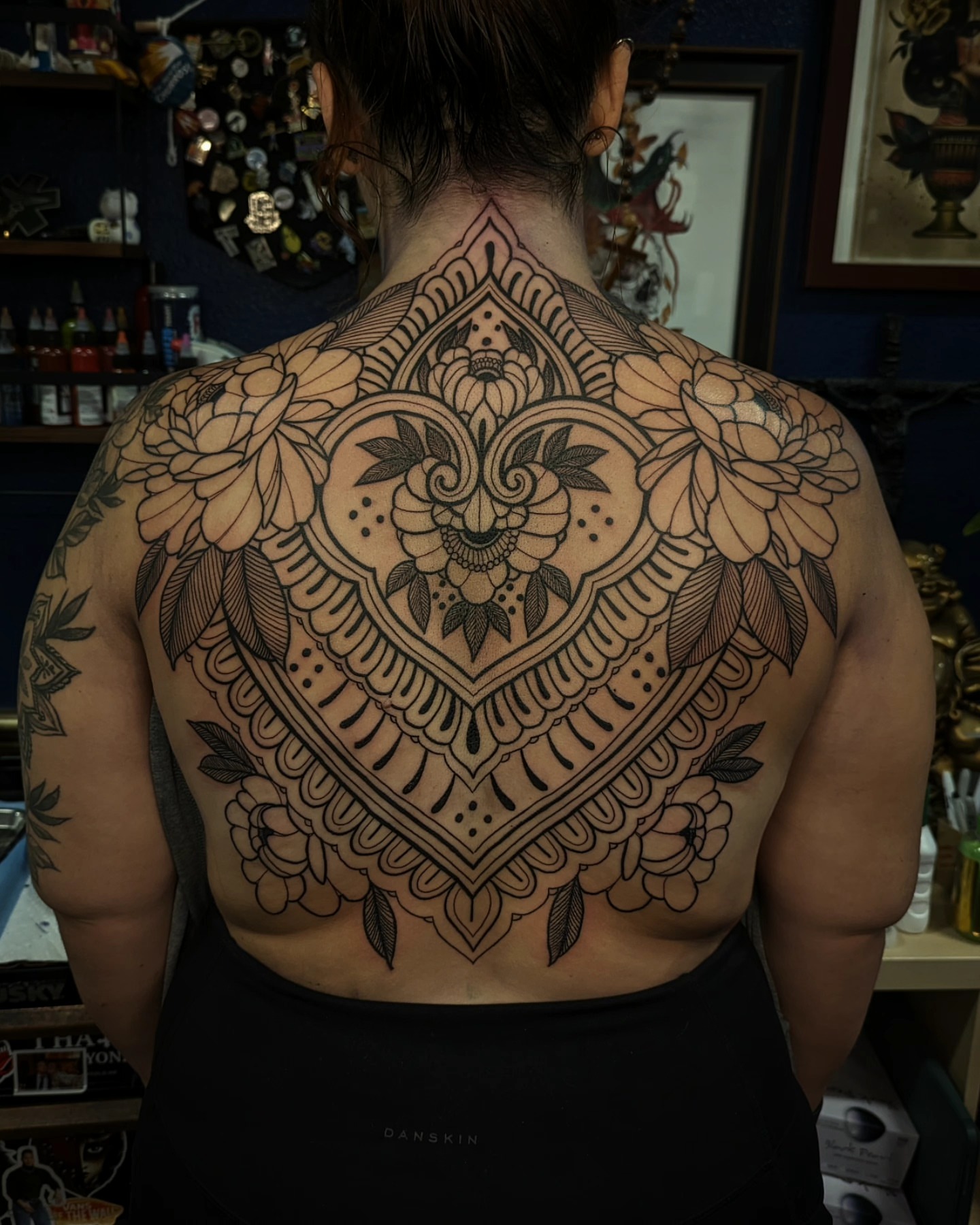 Mandala ornamental tattoo on the back by 𝑹𝒆𝒚𝒎𝒂𝒓𝒄 𝑫𝒂𝒚𝒂𝒖𝒐𝒏