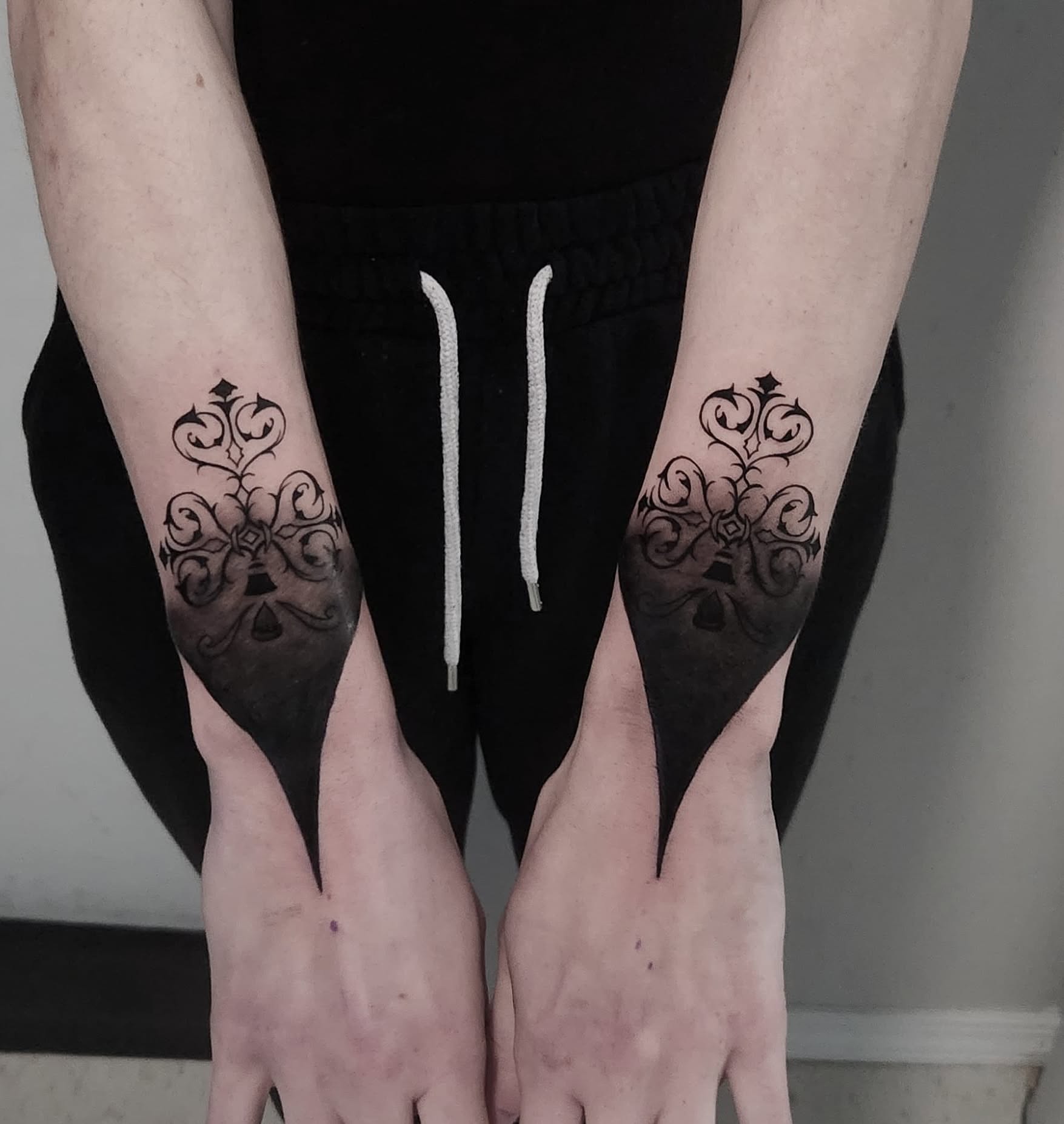 Floral ornament ornamental tattoo on the forearm by Elidia Veliz