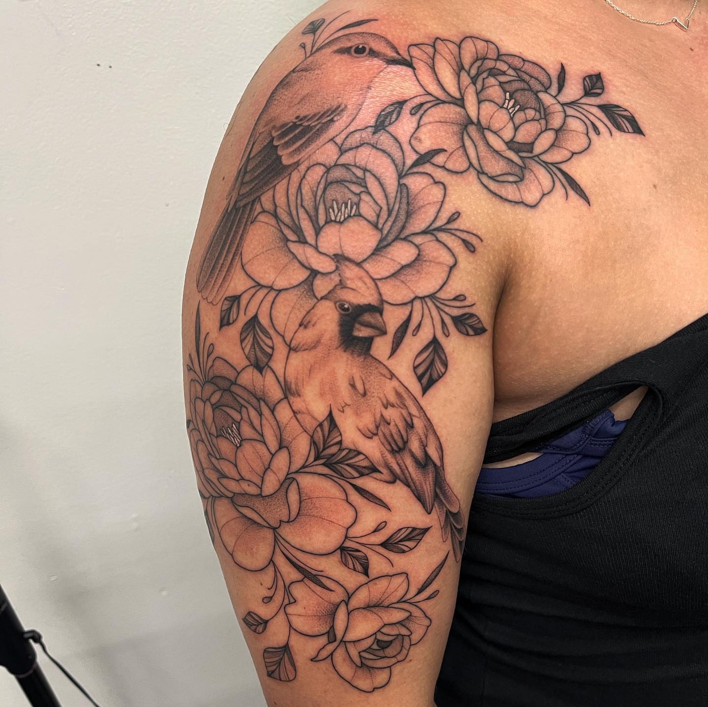 Birds and flowers realism tattoo on the shoulder by liliana lopez