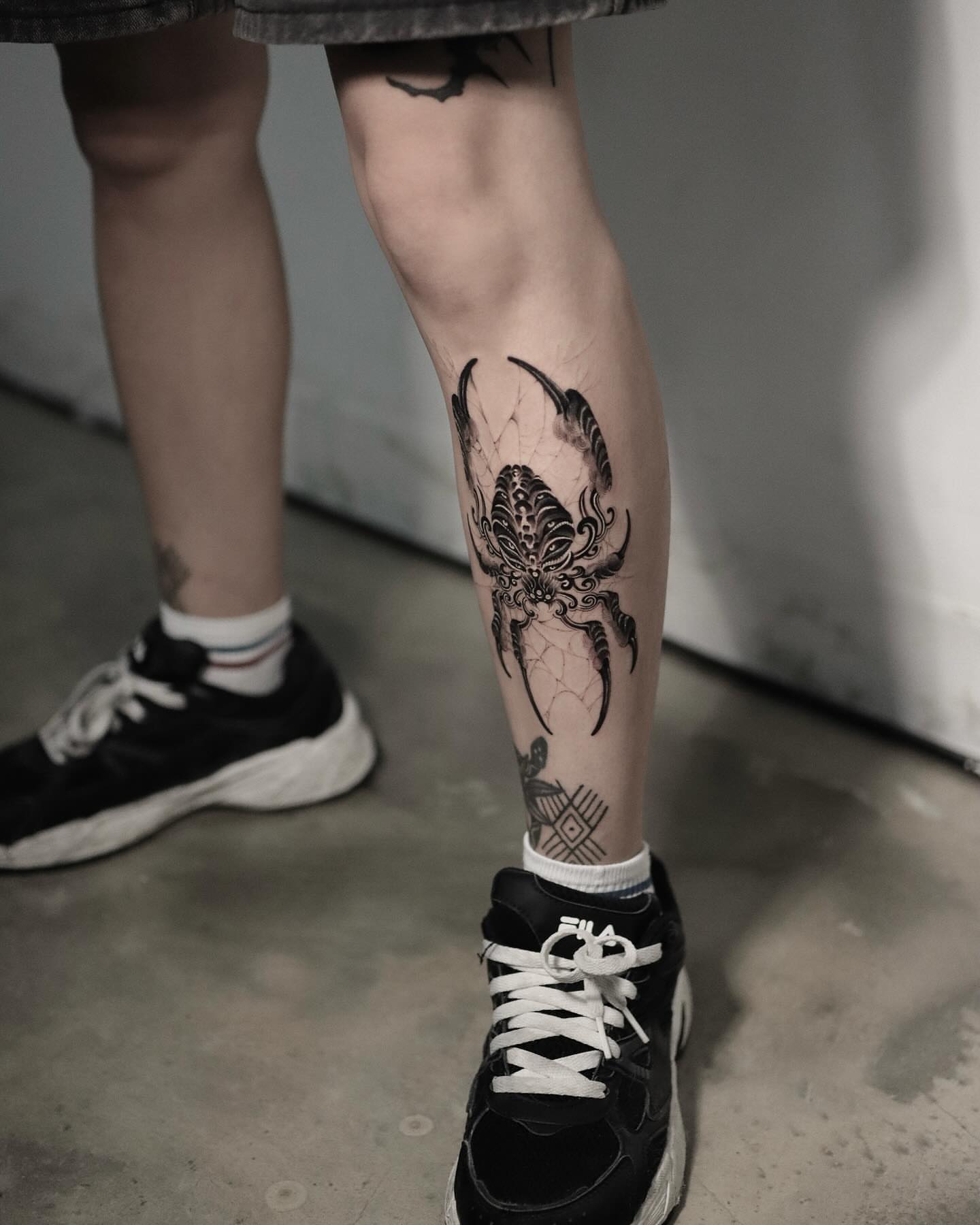 Spider geometric tattoo on the calf by 𝐆𝐑𝐄𝐄𝐃