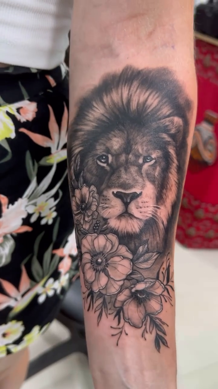 Lion and flowers realism tattoo by πΈπππ πππ€