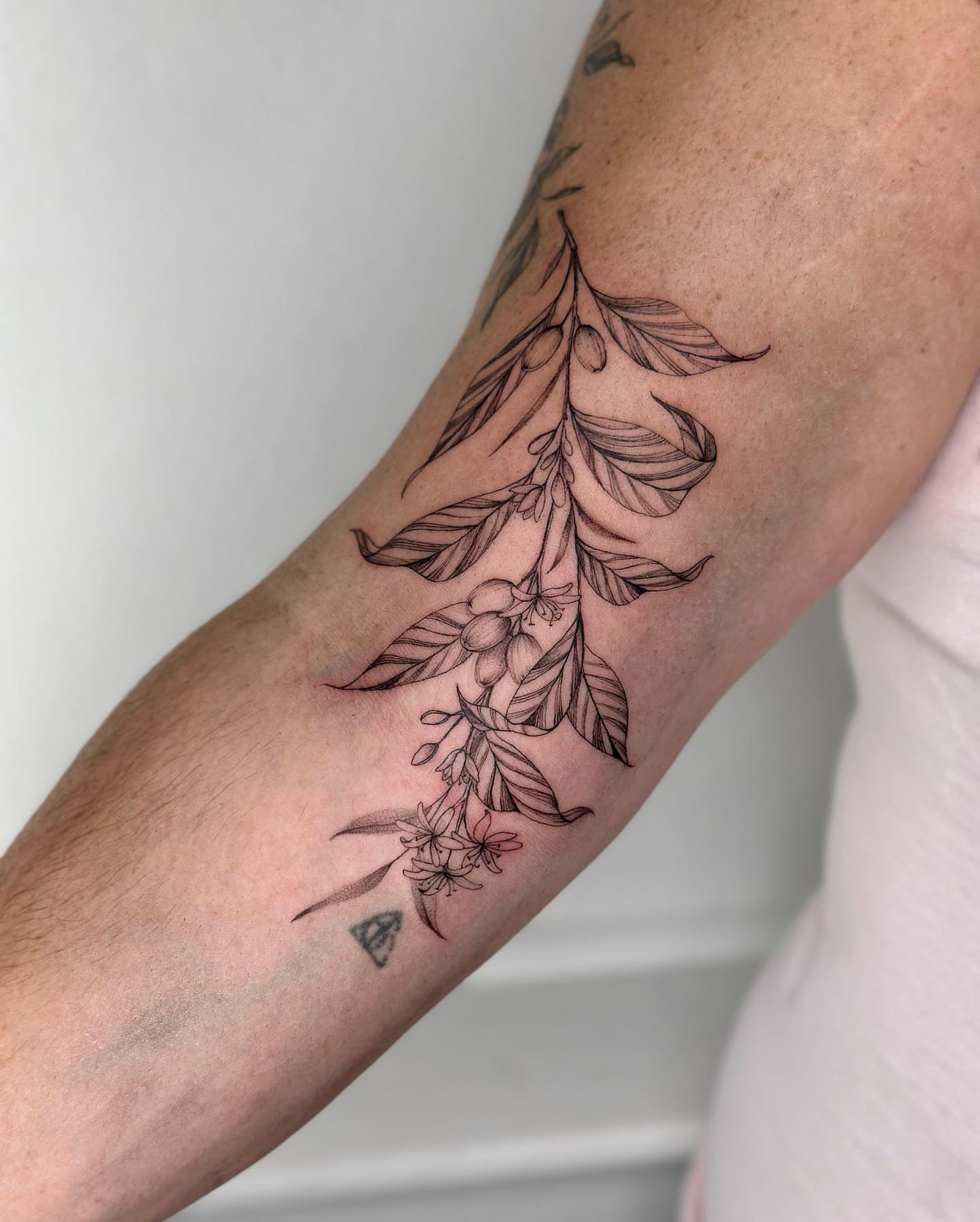 Tattoo by @t.ffanystudio โ black_and_grey