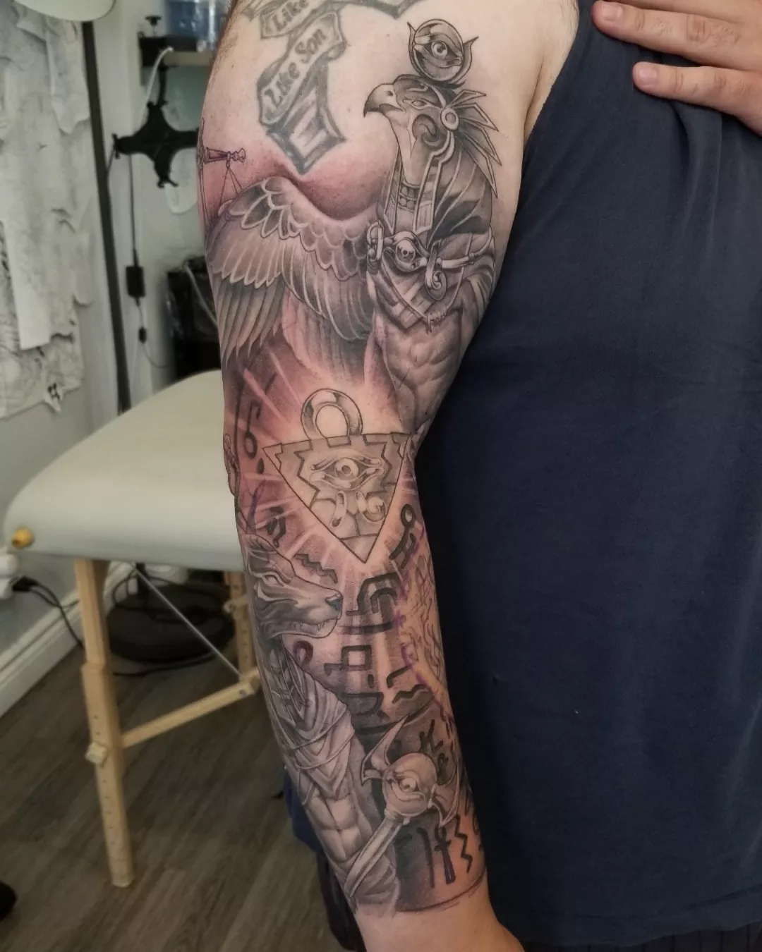 Tattoo by @_robynjade — black_and_grey, realism