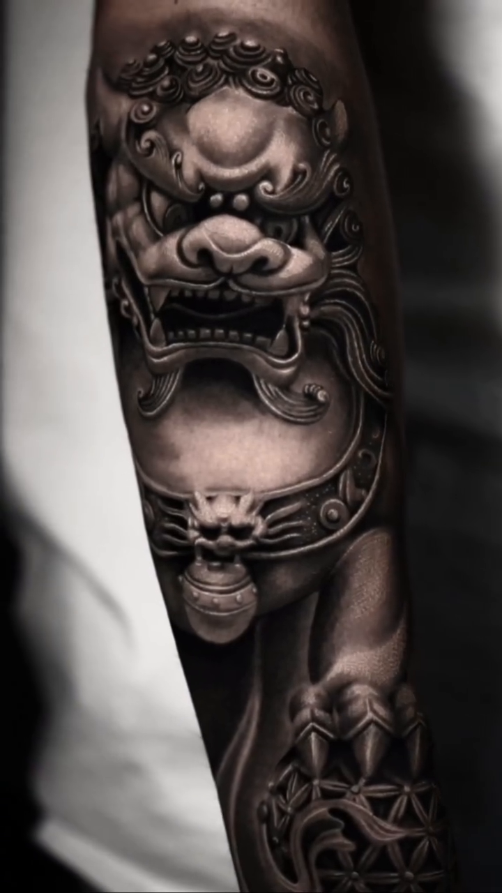 Foo dog japanese irezumi tattoo by Luis Bravo