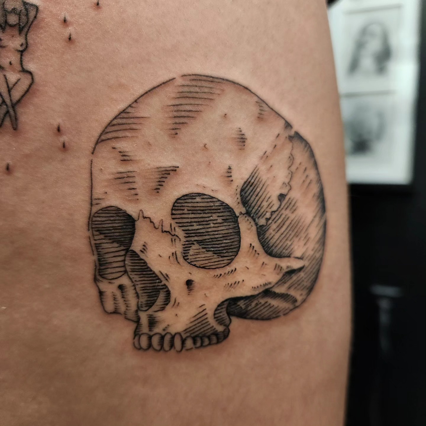 Skull black and grey tattoo on the thigh by Adrian Chavez