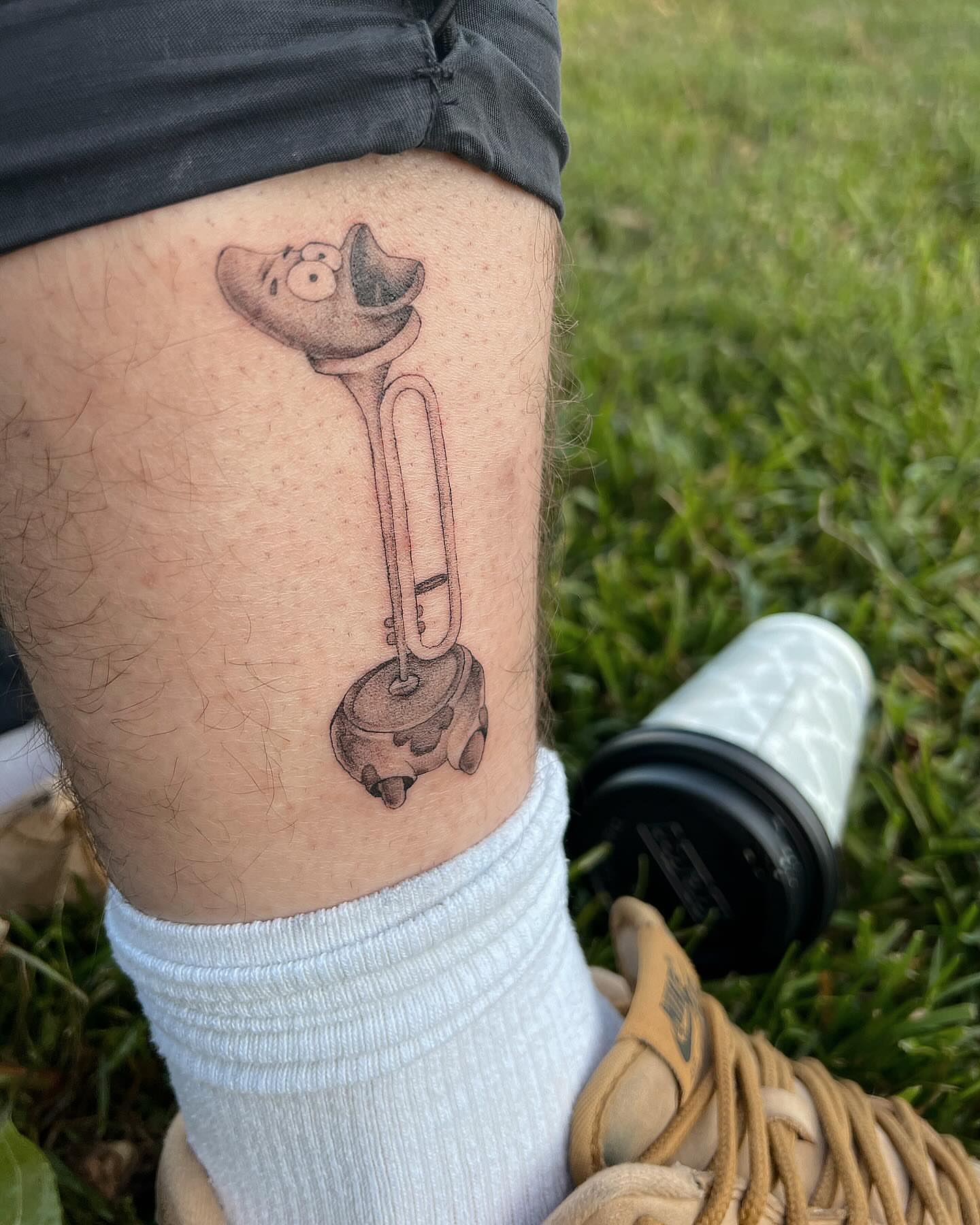 Paperclip dotwork tattoo on the thigh by Jocelyn