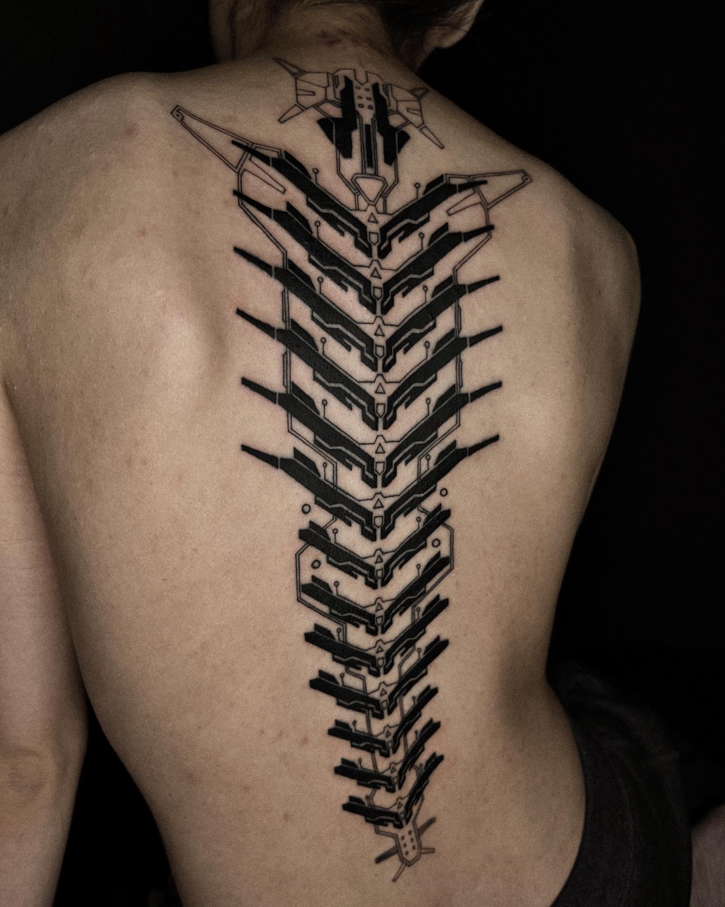 Spine geometric tattoo on the back by David Ha