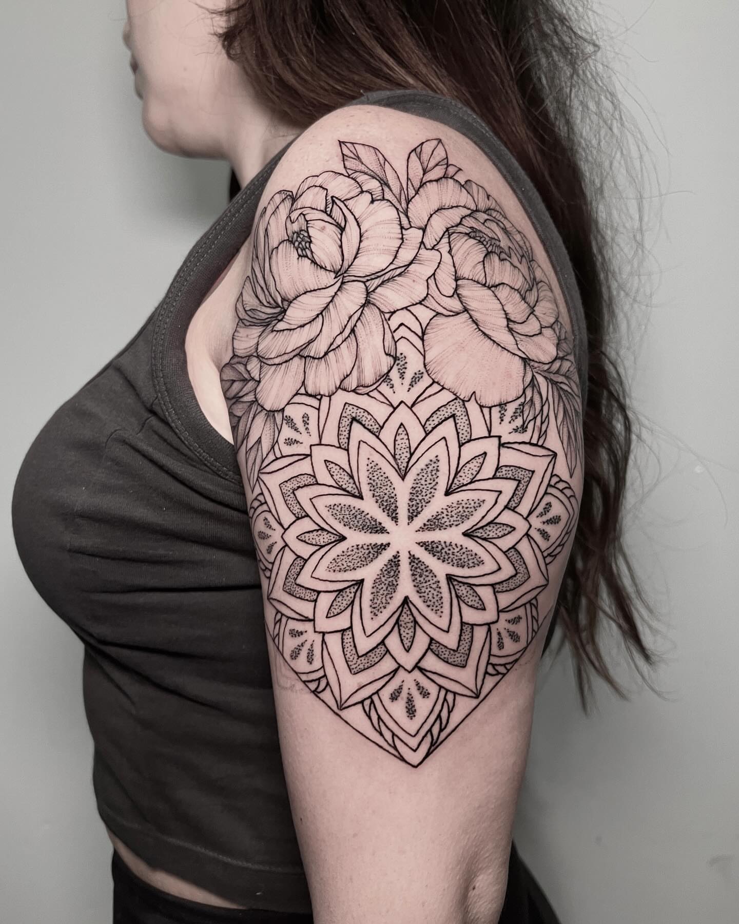 Floral mandala dotwork tattoo on the shoulder by Alex Shakuto Tattoo