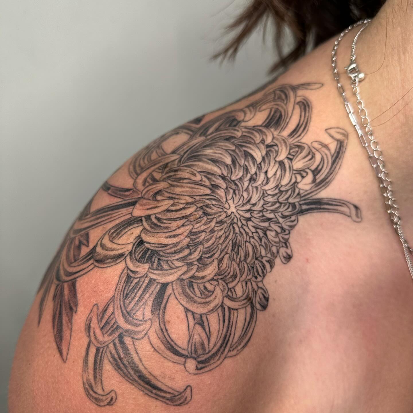 Chrysanthemum black and grey tattoo on the shoulder by ๐๐๐๐๐๐ผ๐ ๐๐ผ๐๐๐๐