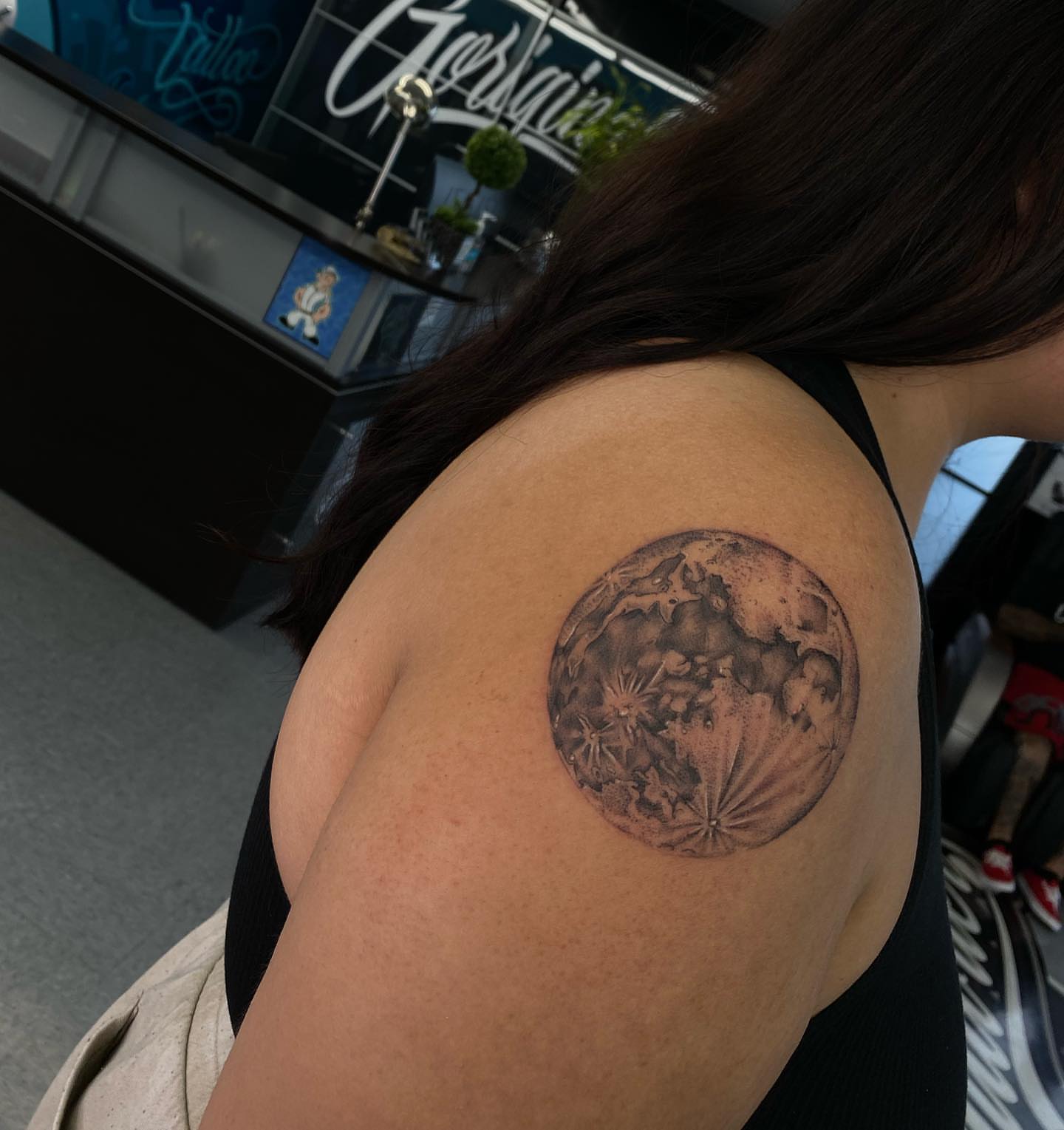 Floral globe black and grey tattoo on the shoulder by Steph π€