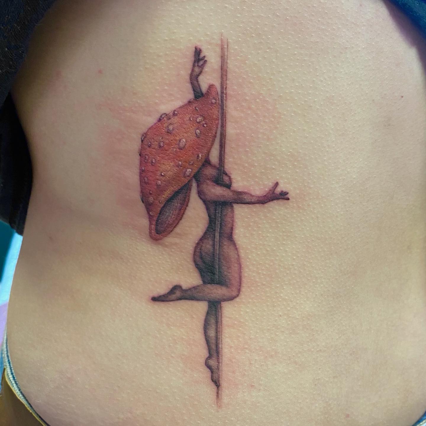 Gecko pole dancing dotwork tattoo on the ribs by Emily Conner