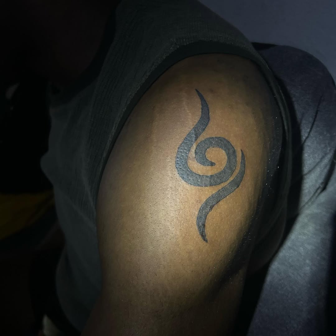 Tribal swirl tribal tattoo on the shoulder by ๐ฆ