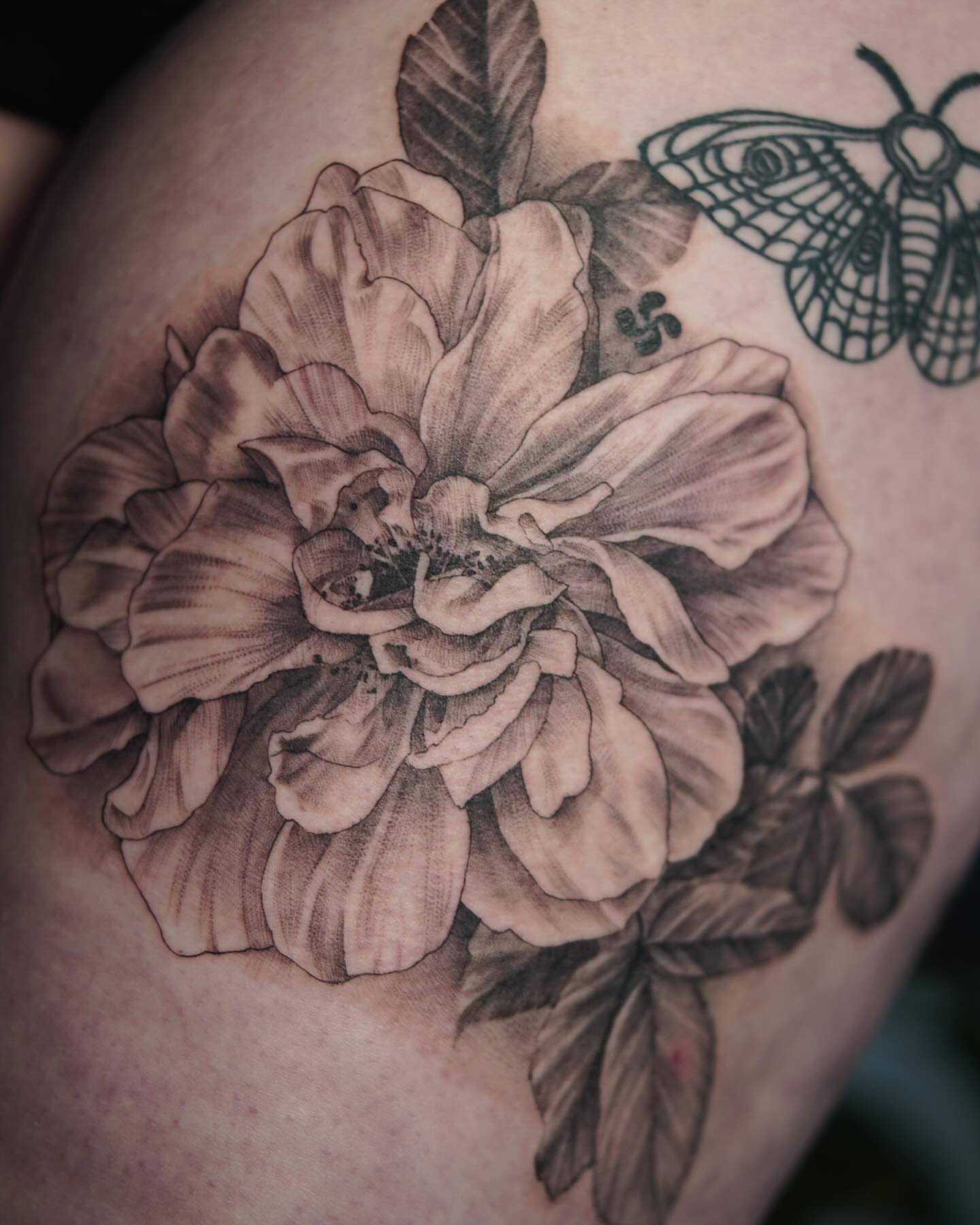 Tattoo by @stephaniessart — black_and_grey, realism