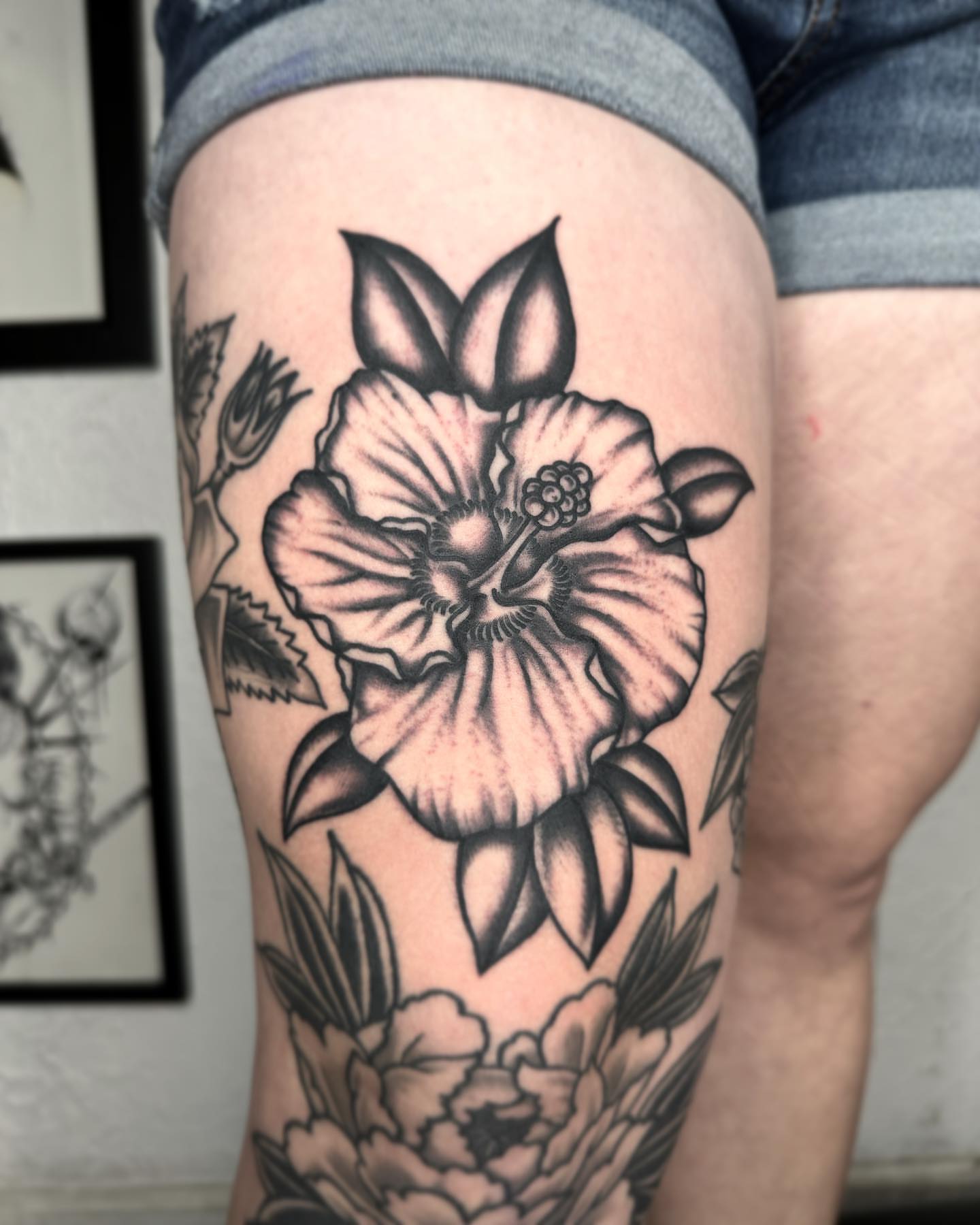Tattoo by @lijxmachina — black_and_grey