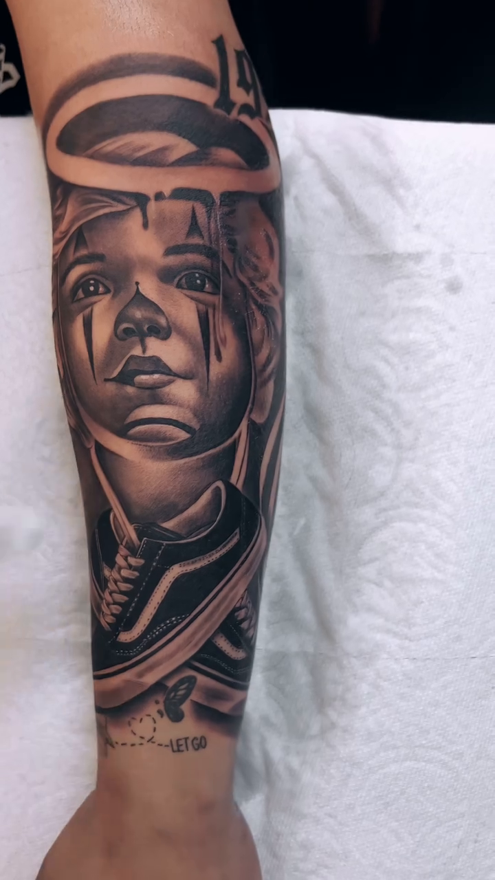Tattoo by @saeso___ — realism, black_and_grey