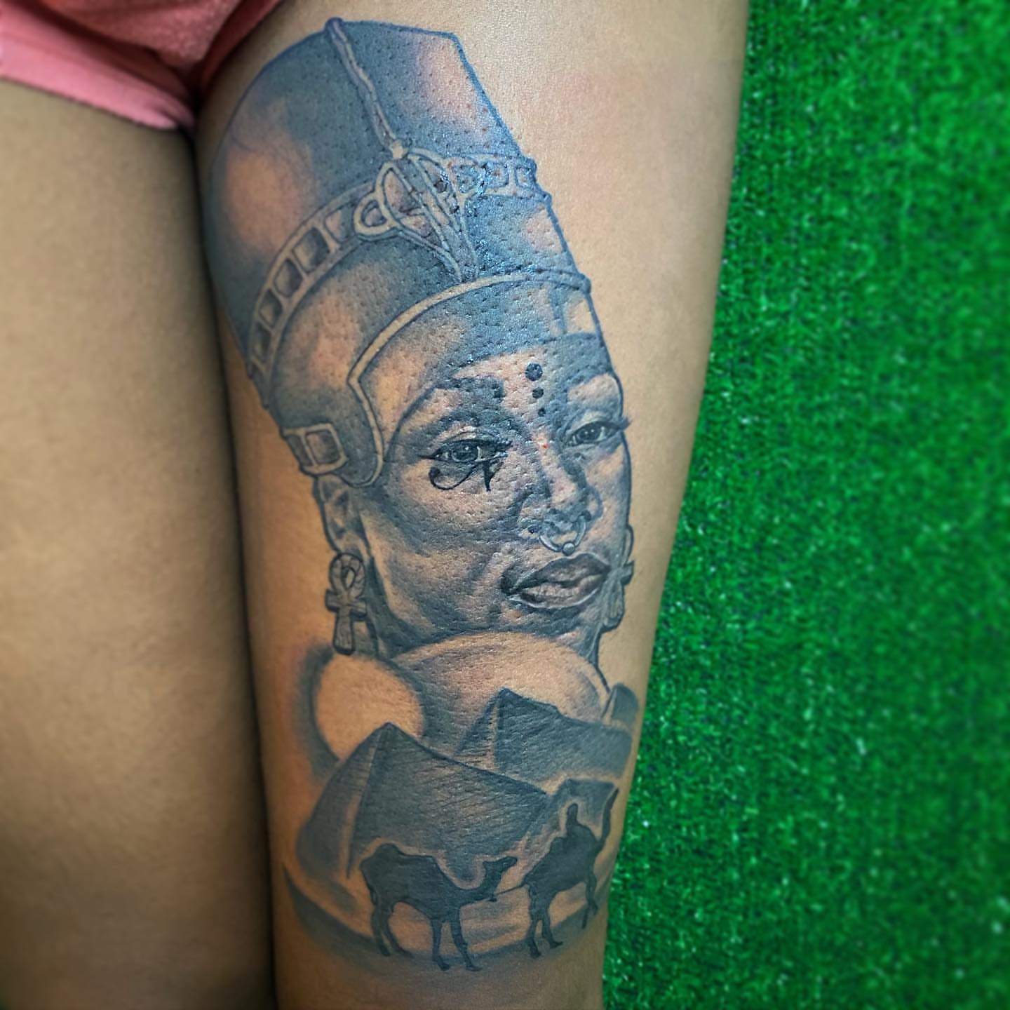 Nefertiti realism tattoo on the thigh by Darius Armour (Tattoo Artist)