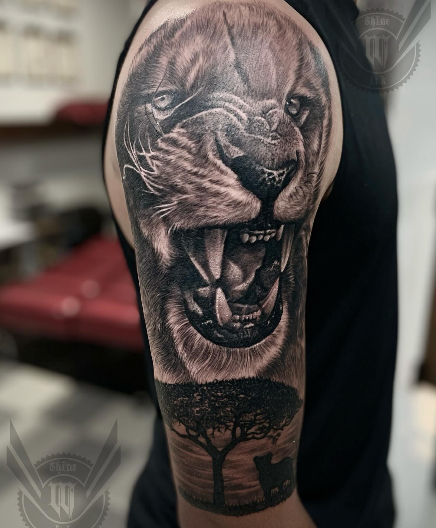 Roaring lion realism tattoo on the forearm by ๐๐๐๐๐๐๐ ๐ฌ.๐ผ