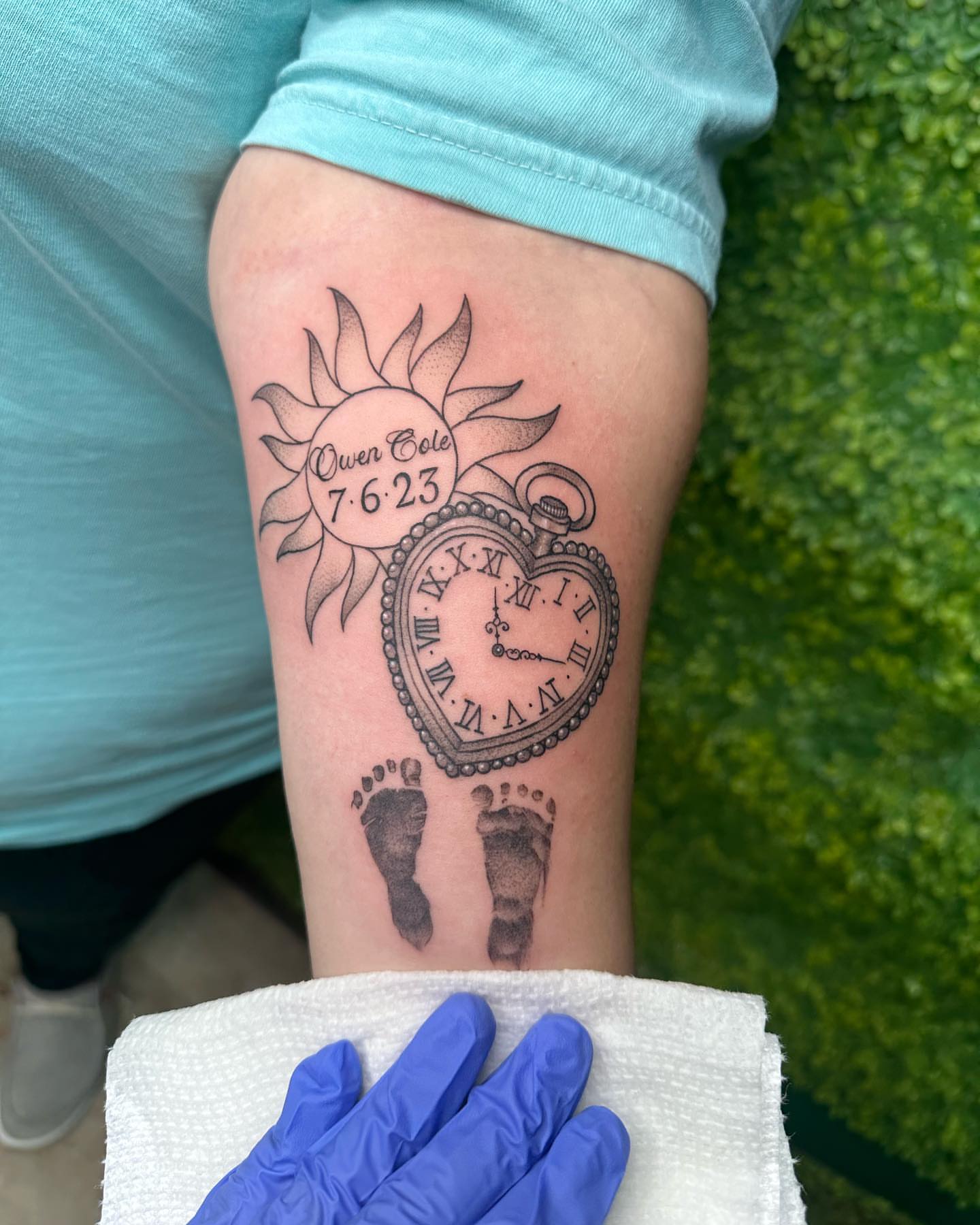 Baby footprint clock sun black and grey tattoo on the forearm by ⭒ ʜᴀɪʟᴇʏ ᴍᴇᴛᴢ ⭒