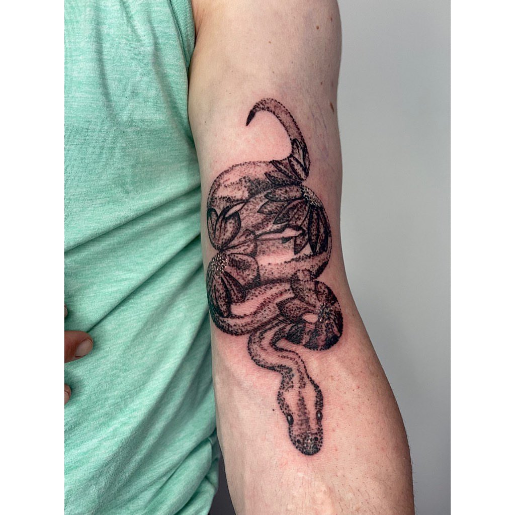 Tattoo by @justjellytattoos — dotwork