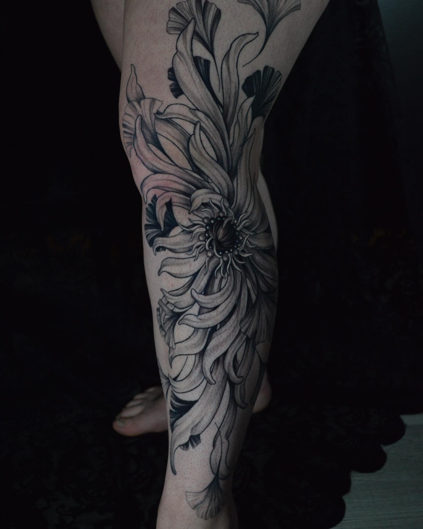 Flower black and grey tattoo on the calf by 𝒕𝒂𝒕𝒕𝒐𝒐𝒔 𝒃𝒚 𝔏𝔞𝔲𝔯𝔢𝔫 𝔐𝔬𝔫𝔣𝔬𝔯𝔱𝔢