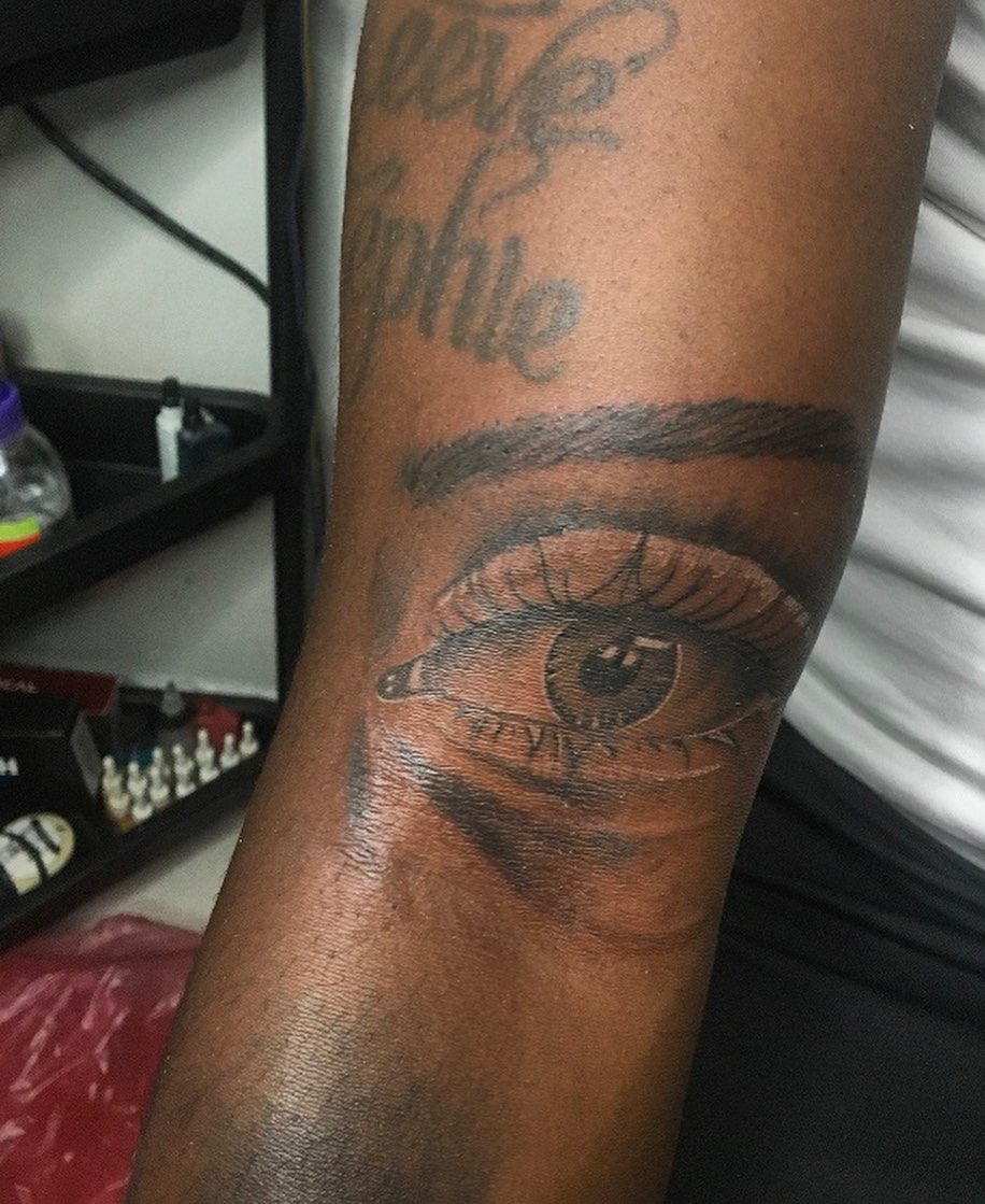 Eye realism tattoo on the forearm by la flamme