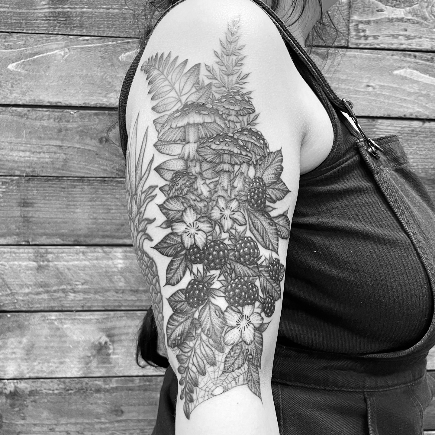 Forest flora realism tattoo on the upper arm by โพ ๐
๐ฏ๐ฆ ๐๐ฌ๐ด๐ข๐ฏ๐ฐ โพ