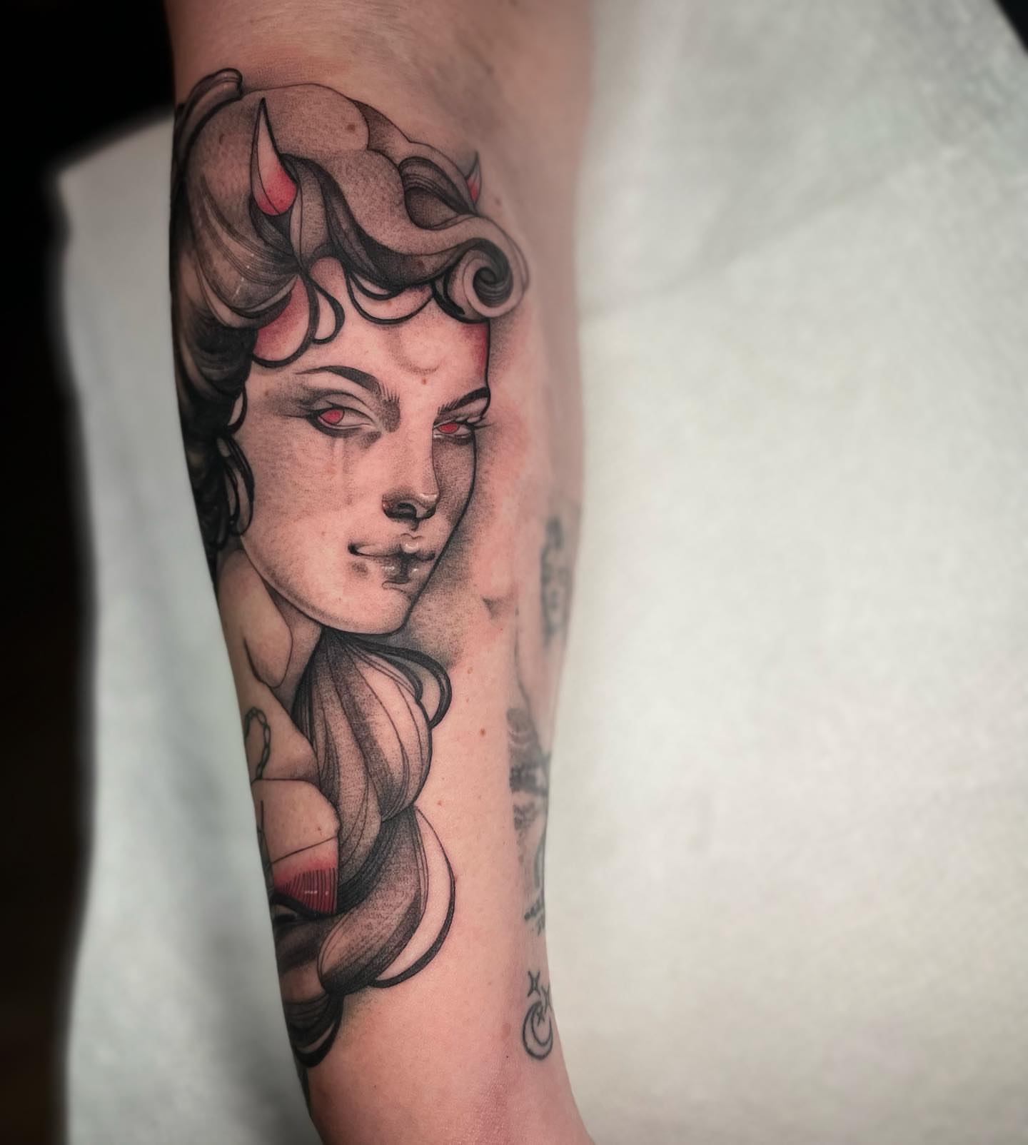 Woman with horns realism tattoo on the forearm by 𝑅𝑒𝑒𝓈𝒶 𝐿𝓎𝓃𝓃 ₊ ⊹❀
