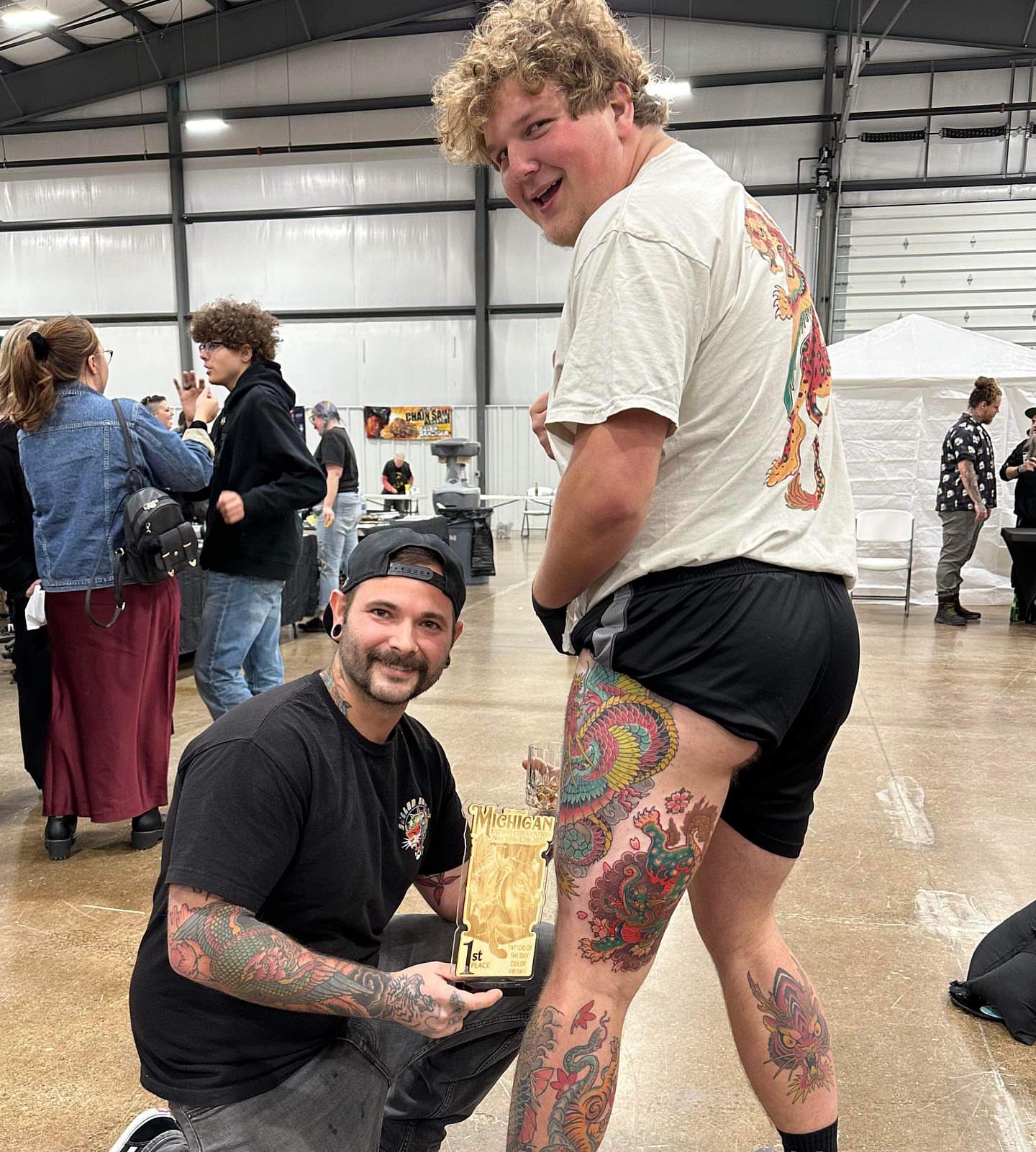 Tattooed leg American traditional tattoo on the thigh by Mitch Bonifay