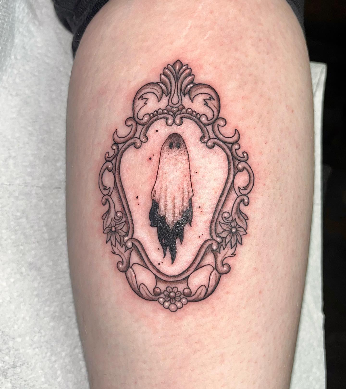 Ghost in ornate frame realism tattoo on the thigh by 𝖎𝖘𝖆 ✶ 𝖉𝖋𝖜 𝖙𝖆𝖙𝖙𝖔𝖔𝖘